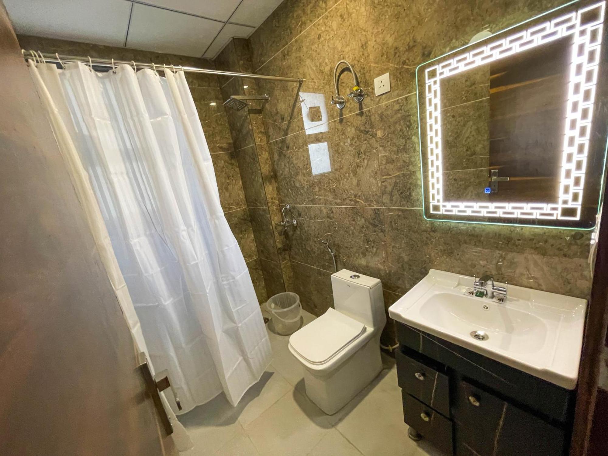 Homestay The Empire Corporate Sector 44 Near Fortis And Max Hospitals *