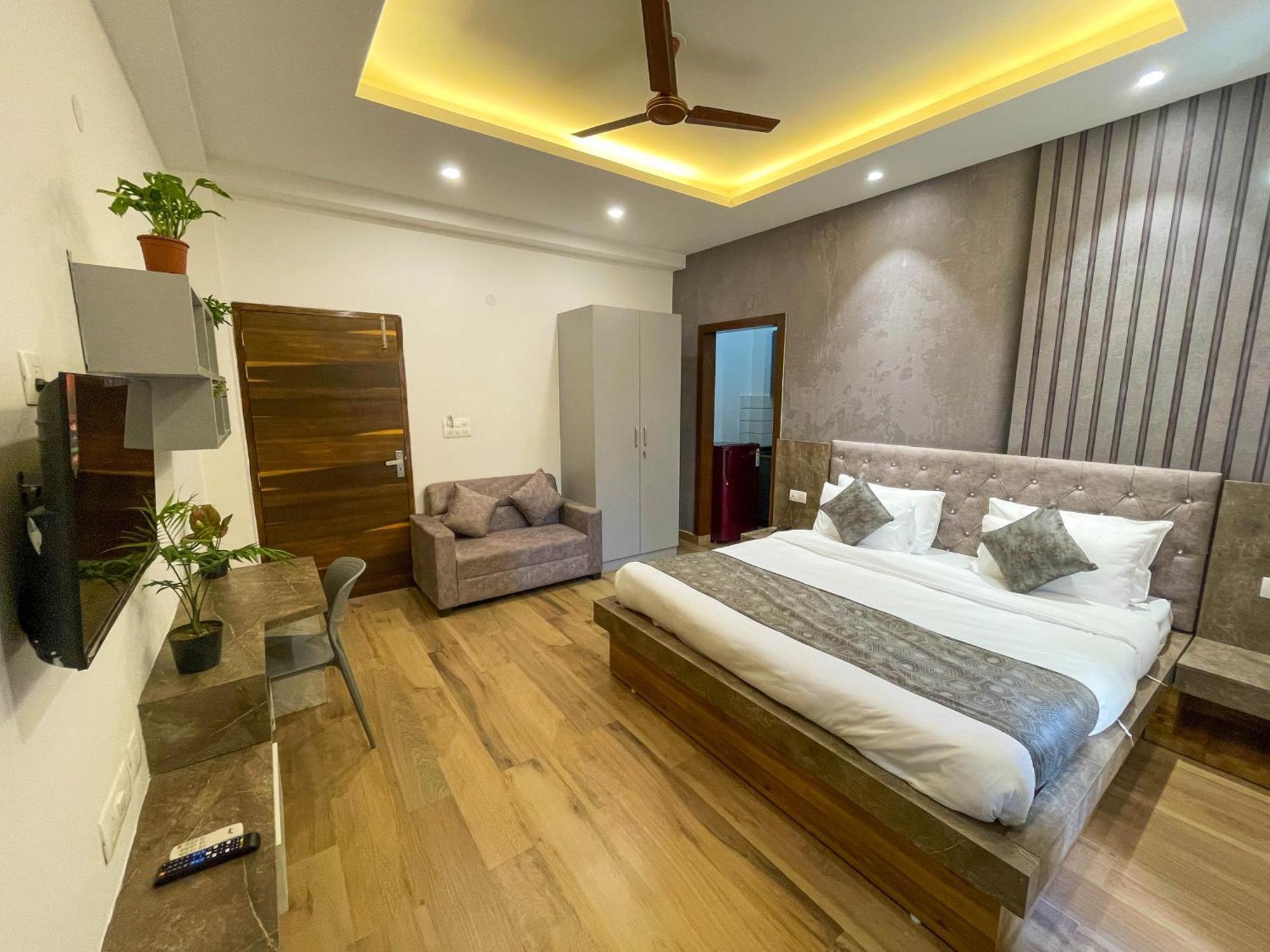 The Empire Corporate Sector 44 Near Fortis And Max Hospitals Homestay Gurgaon