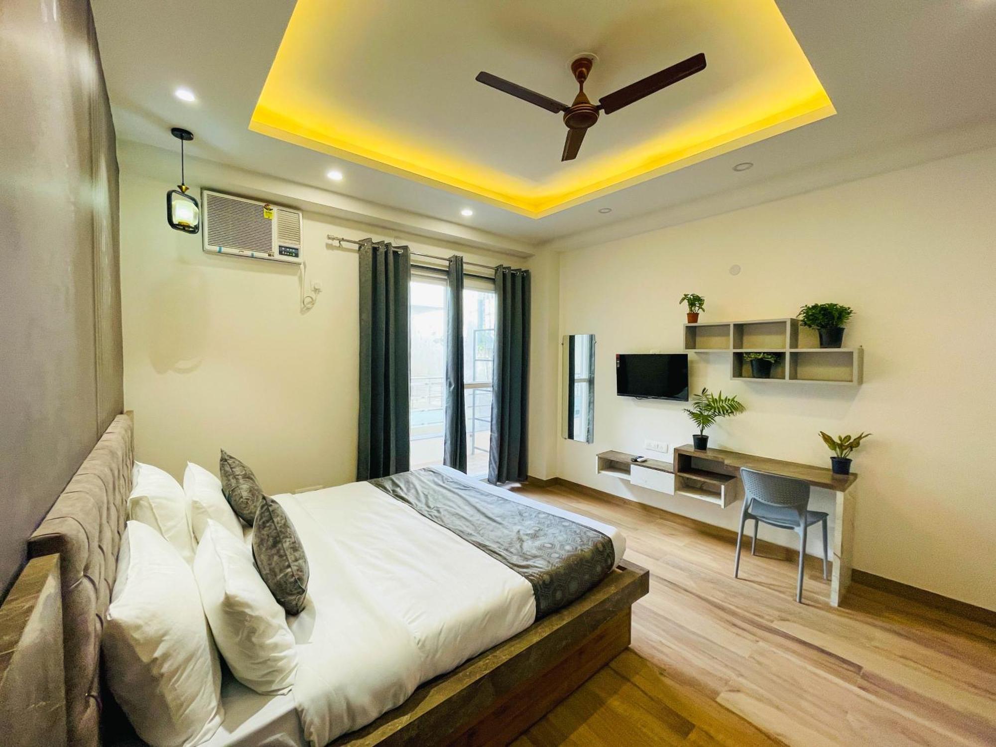 The Empire Corporate Sector 44 Near Fortis And Max Hospitals Homestay *