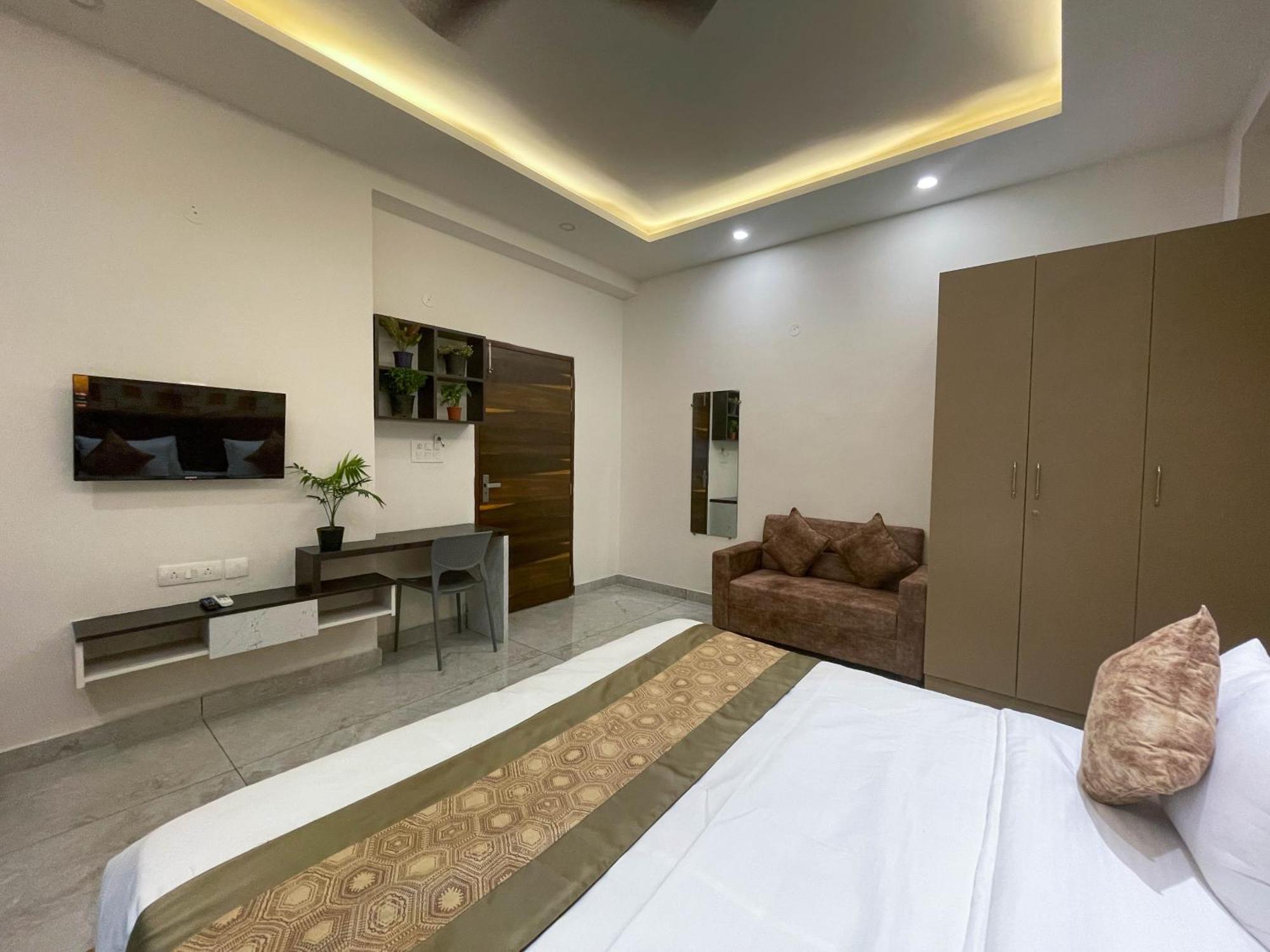 The Empire Corporate Sector 44 Near Fortis And Max Hospitals Gurgaon