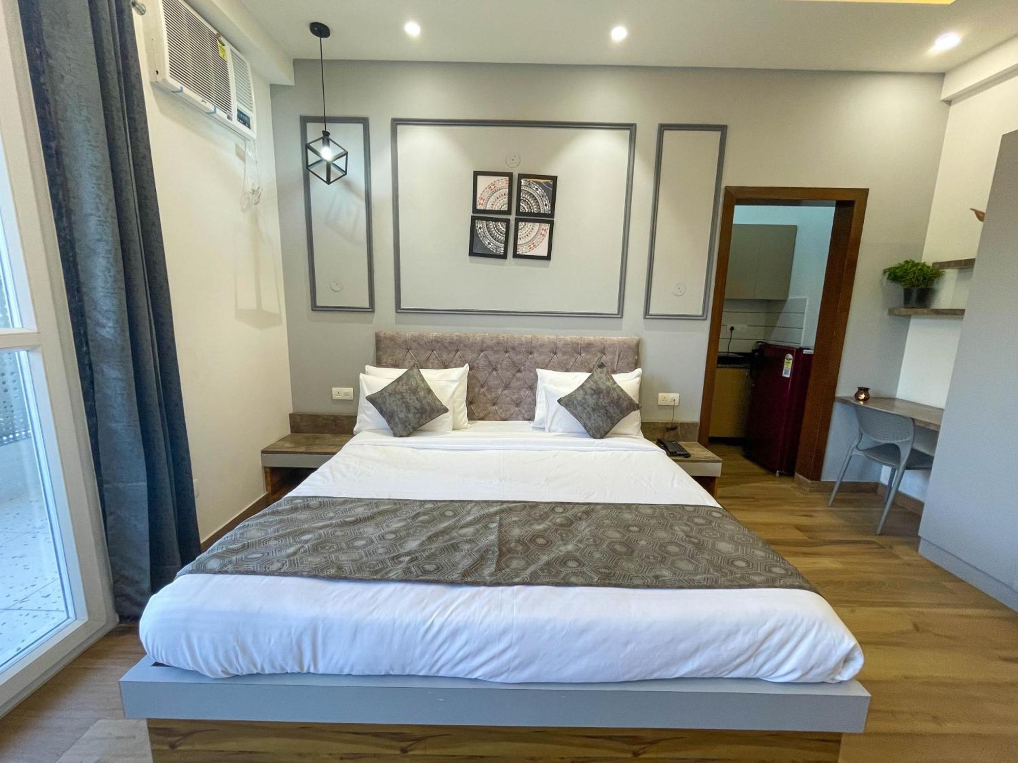 The Empire Corporate Sector 44 Near Fortis And Max Hospitals Homestay