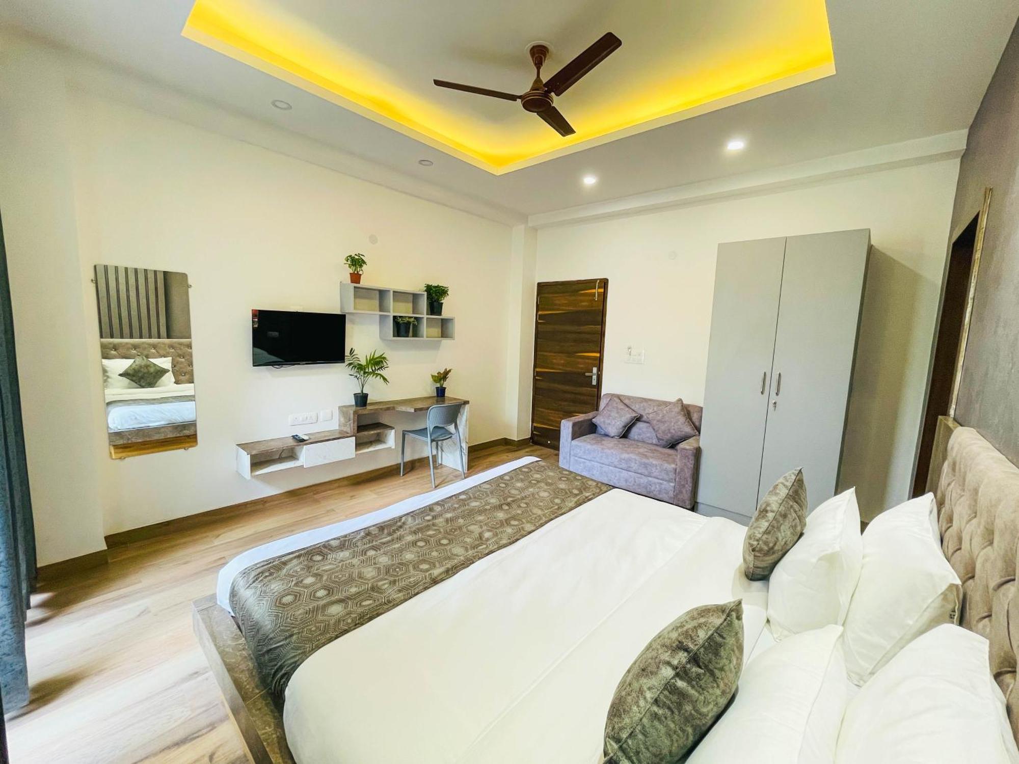 Homestay The Empire Corporate Sector 44 Near Fortis And Max Hospitals