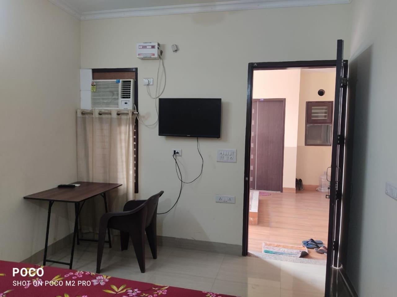 White House -mg Road, Gurugram Hostel