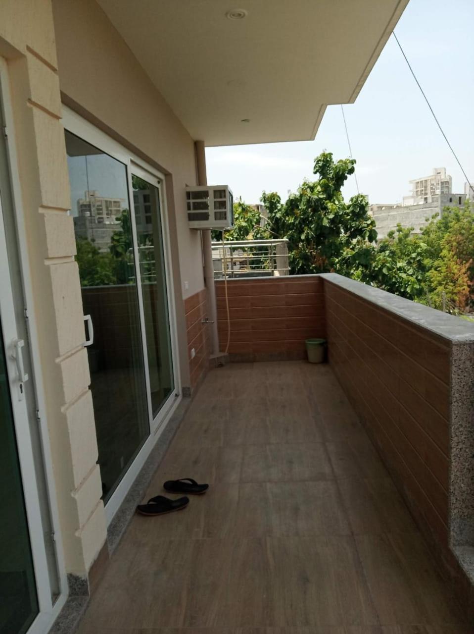 White House -mg Road, Gurugram Hostel