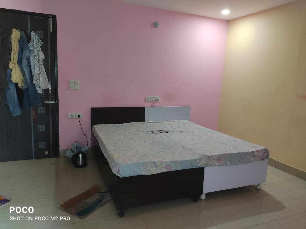 Hostel White House -mg Road, Gurugram Gurgaon