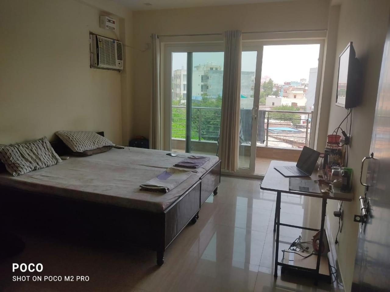 White House -mg Road, Gurugram Hostel