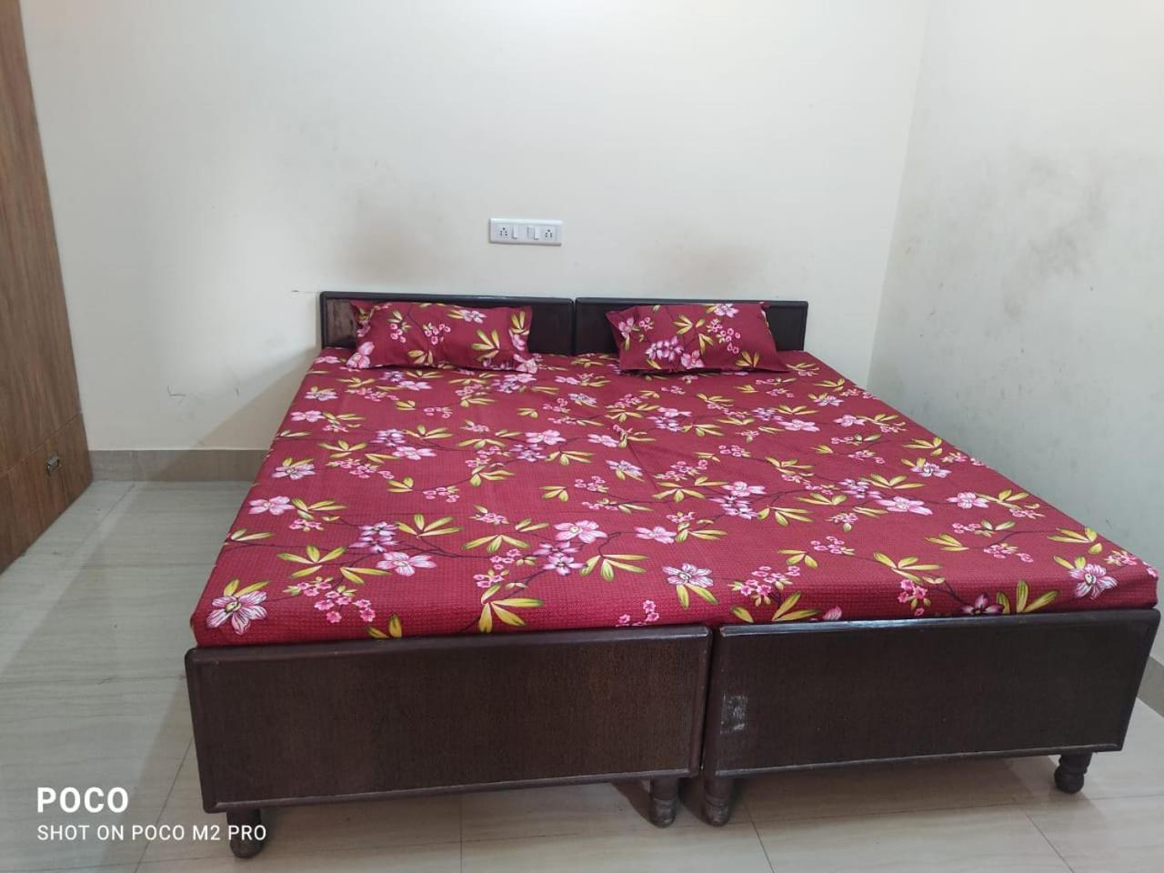 Hostel White House -mg Road, Gurugram *