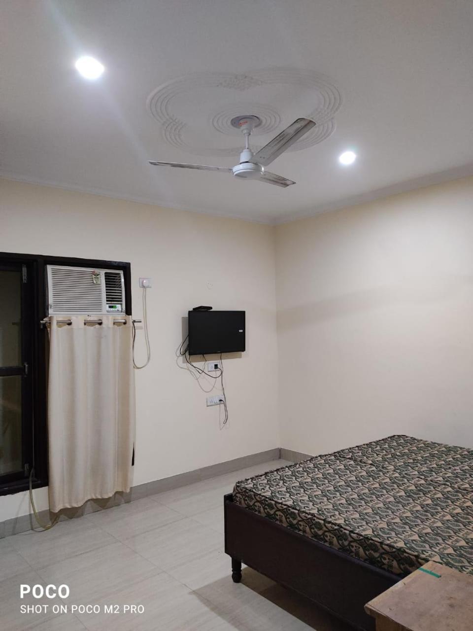 Hostel White House -mg Road, Gurugram *