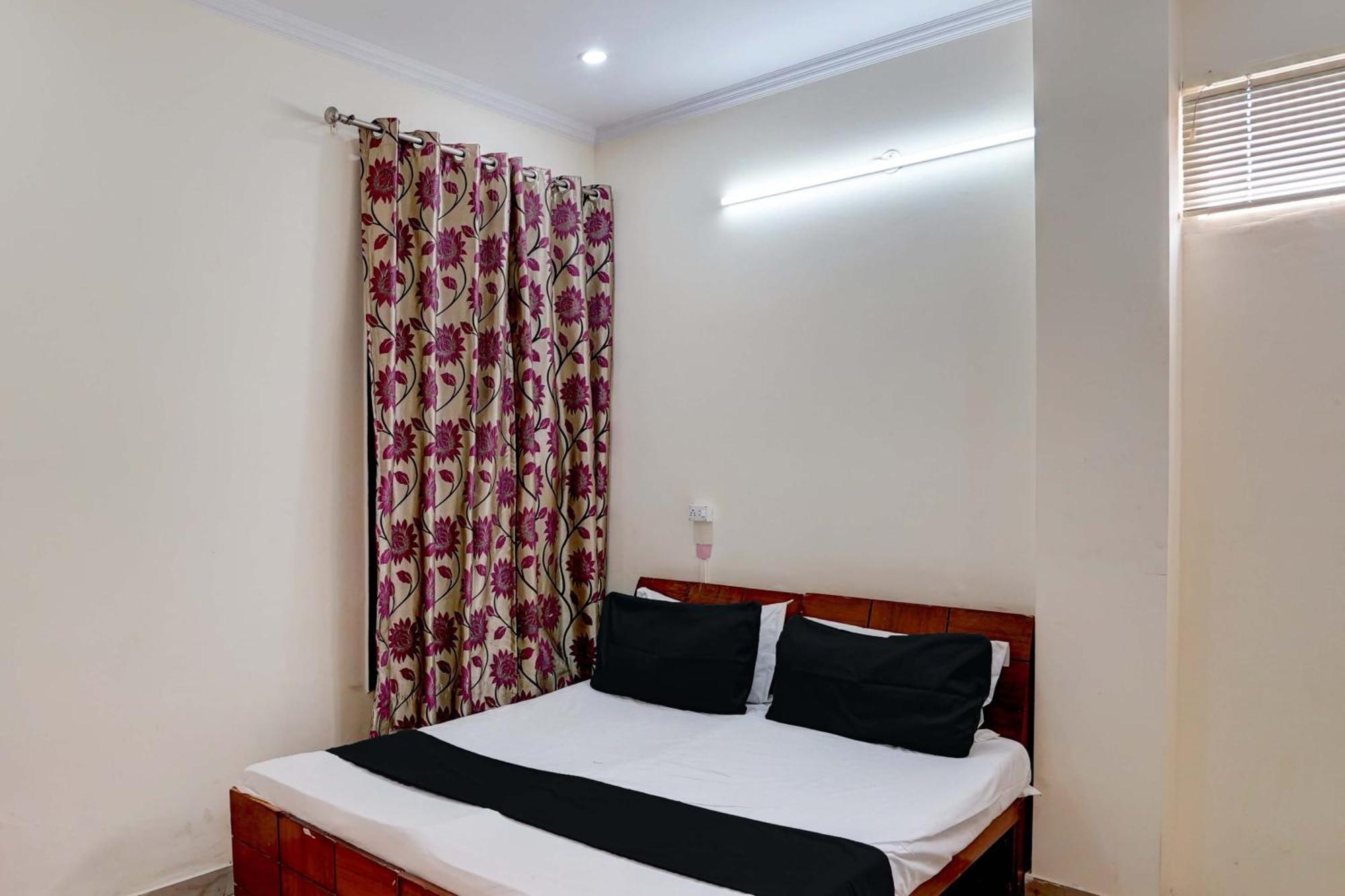 O Om Sai Ram Hotel 4*