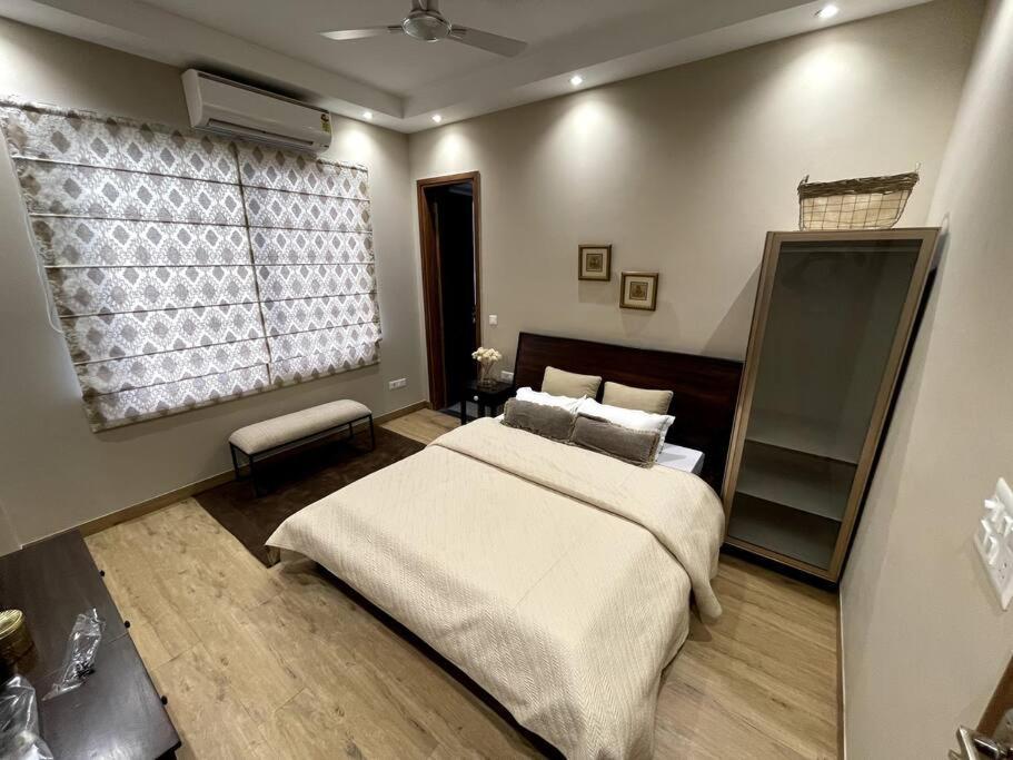 Holiday home Entire House On Golf Course Road Gurgaon