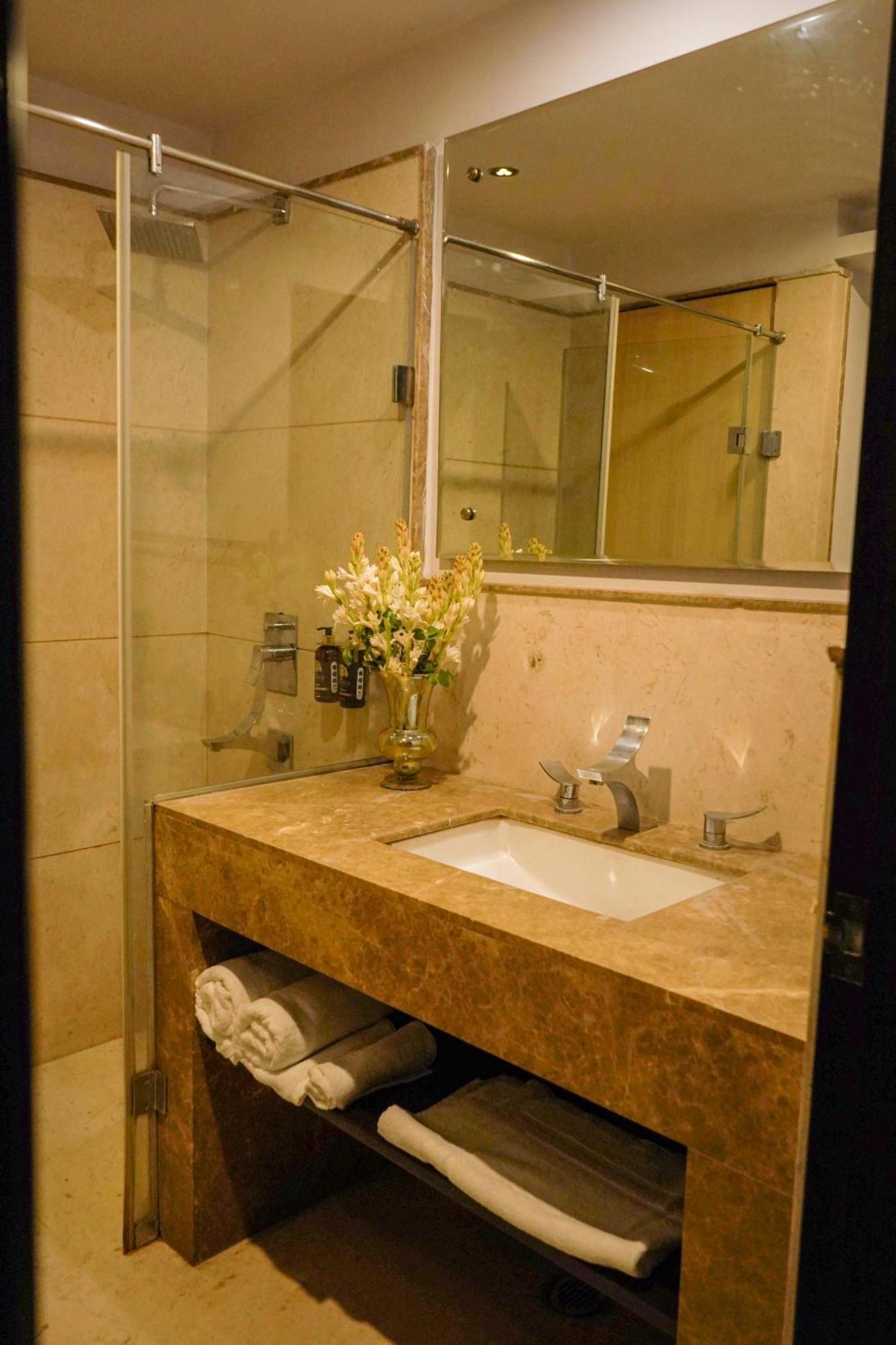 Treehouse Queens Pearl Hotel 3*