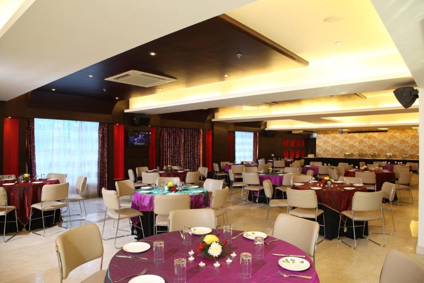 Treehouse Queens Pearl Hotel 3*