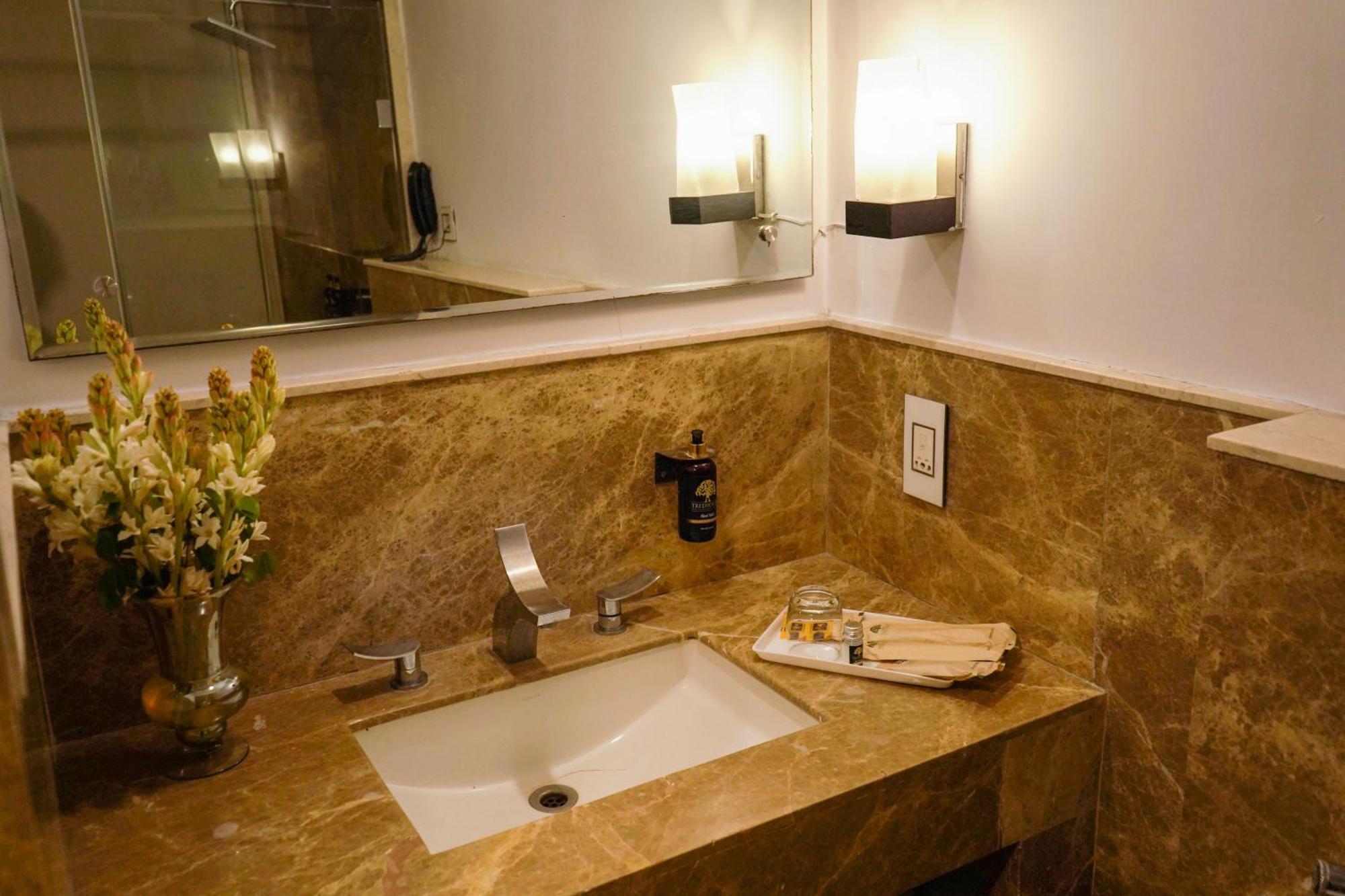 Hotel Treehouse Queens Pearl 3*