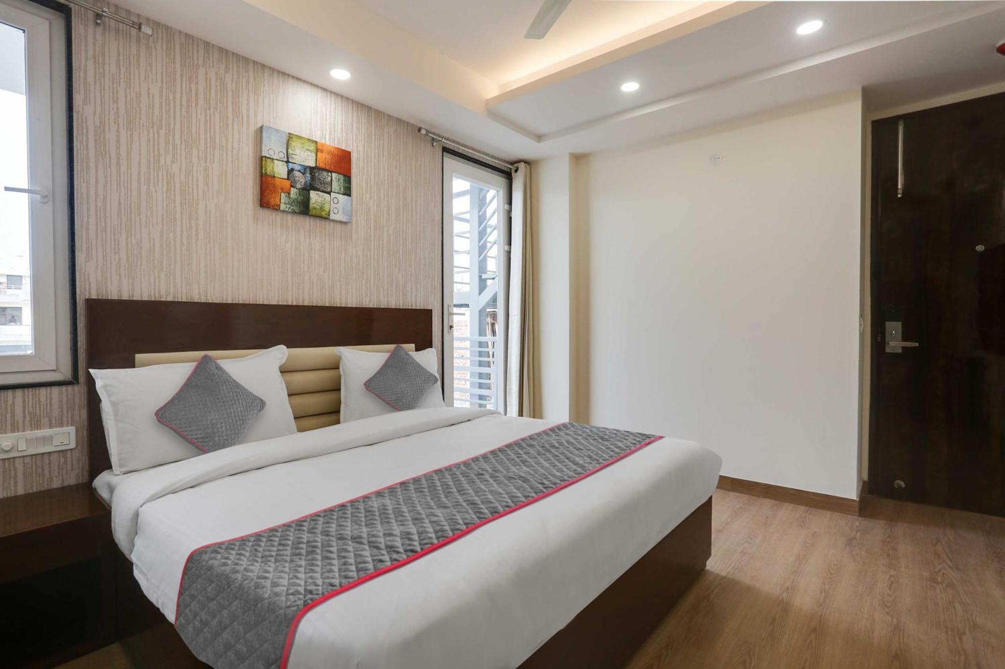 Townhouse The Adore Hotel