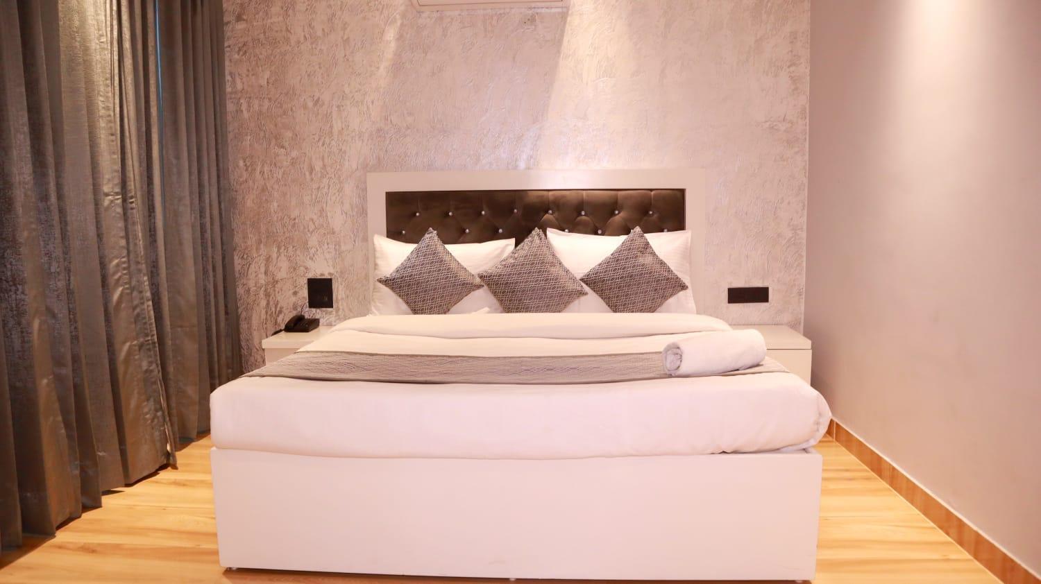 Hotel Vs Residency Gurgaon