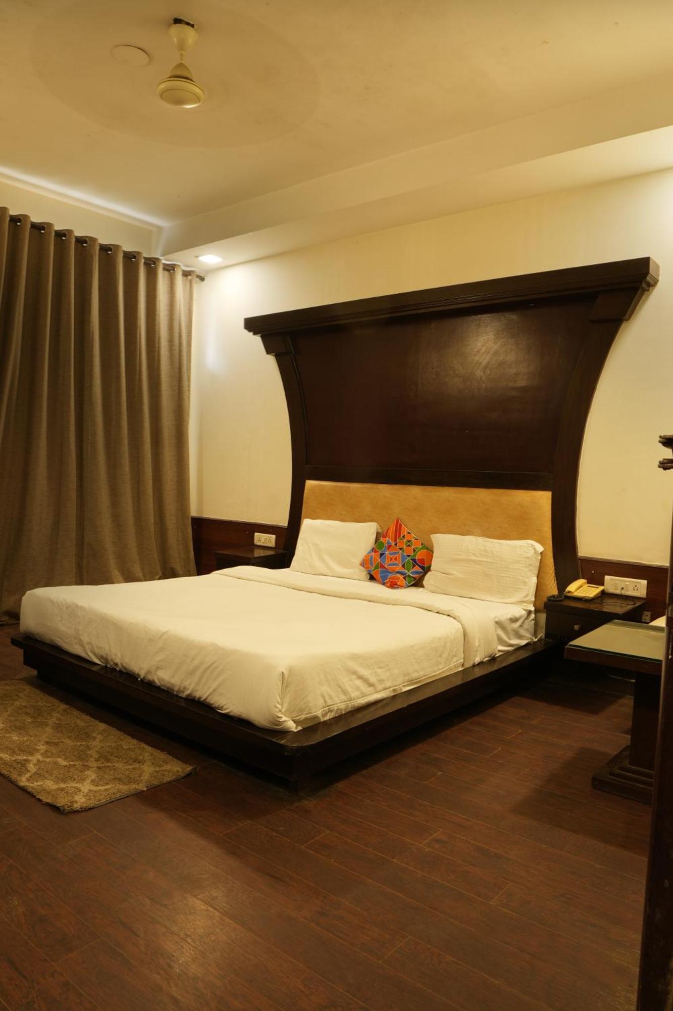 Elite Sector 45 I I Couple Friendly Hotel 3*