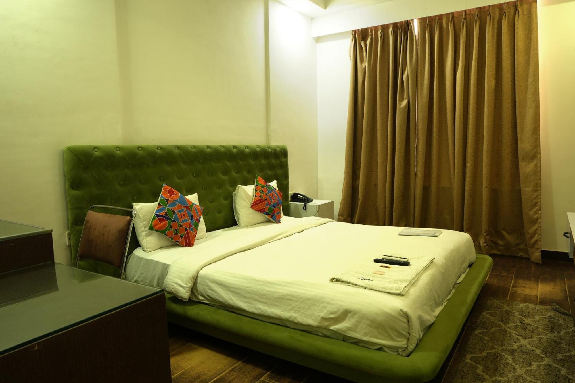 Elite Sector 45 I I Couple Friendly Hotel Gurgaon
