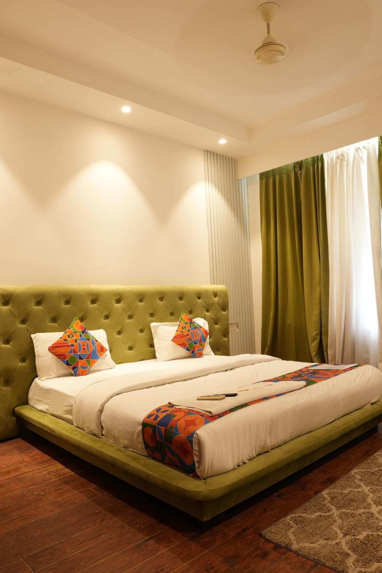 Elite Sector 45 I I Couple Friendly 3* Gurgaon