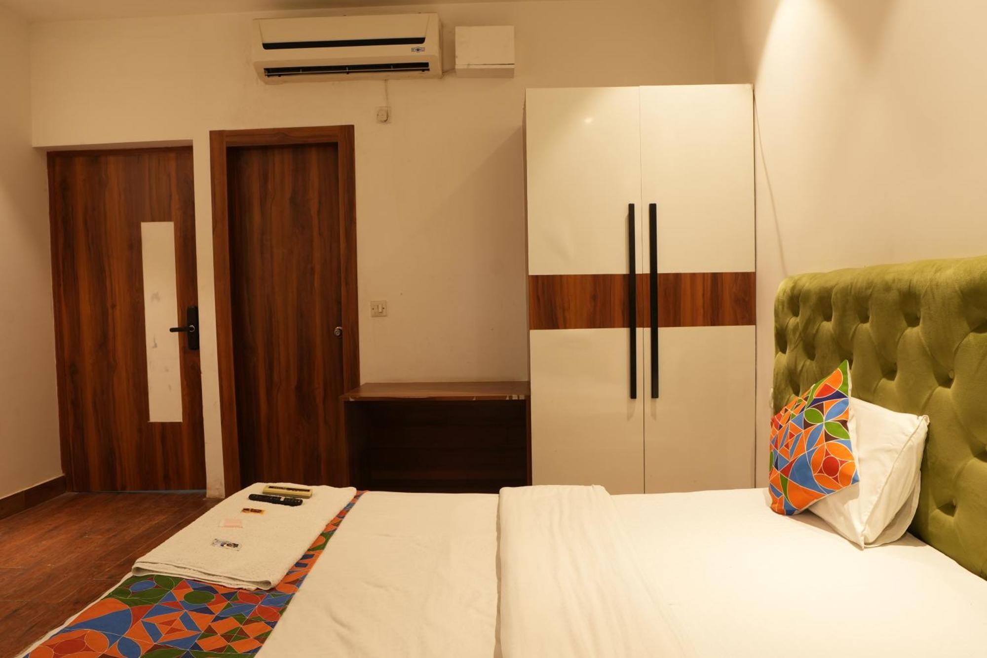 Elite Sector 45 I I Couple Friendly Hotel