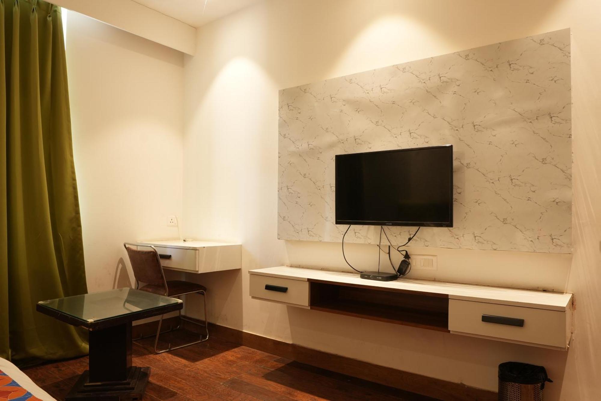 Elite Sector 45 I I Couple Friendly Hotel Gurgaon