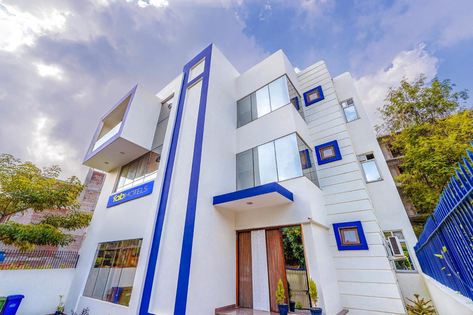 Hotel Fabhotel Oyster Gurgaon