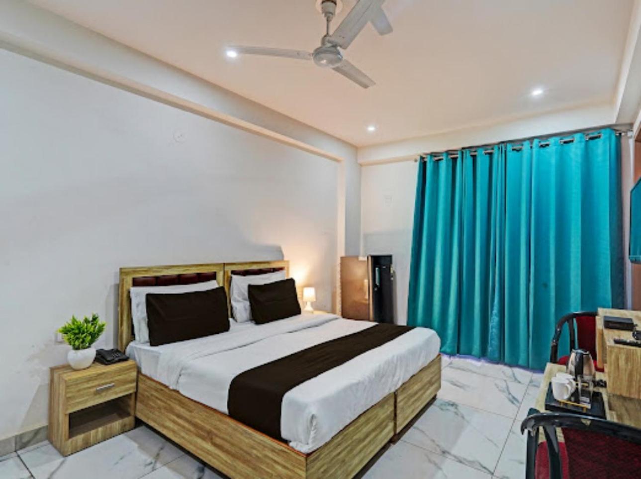 Akshay Dream Hotel *