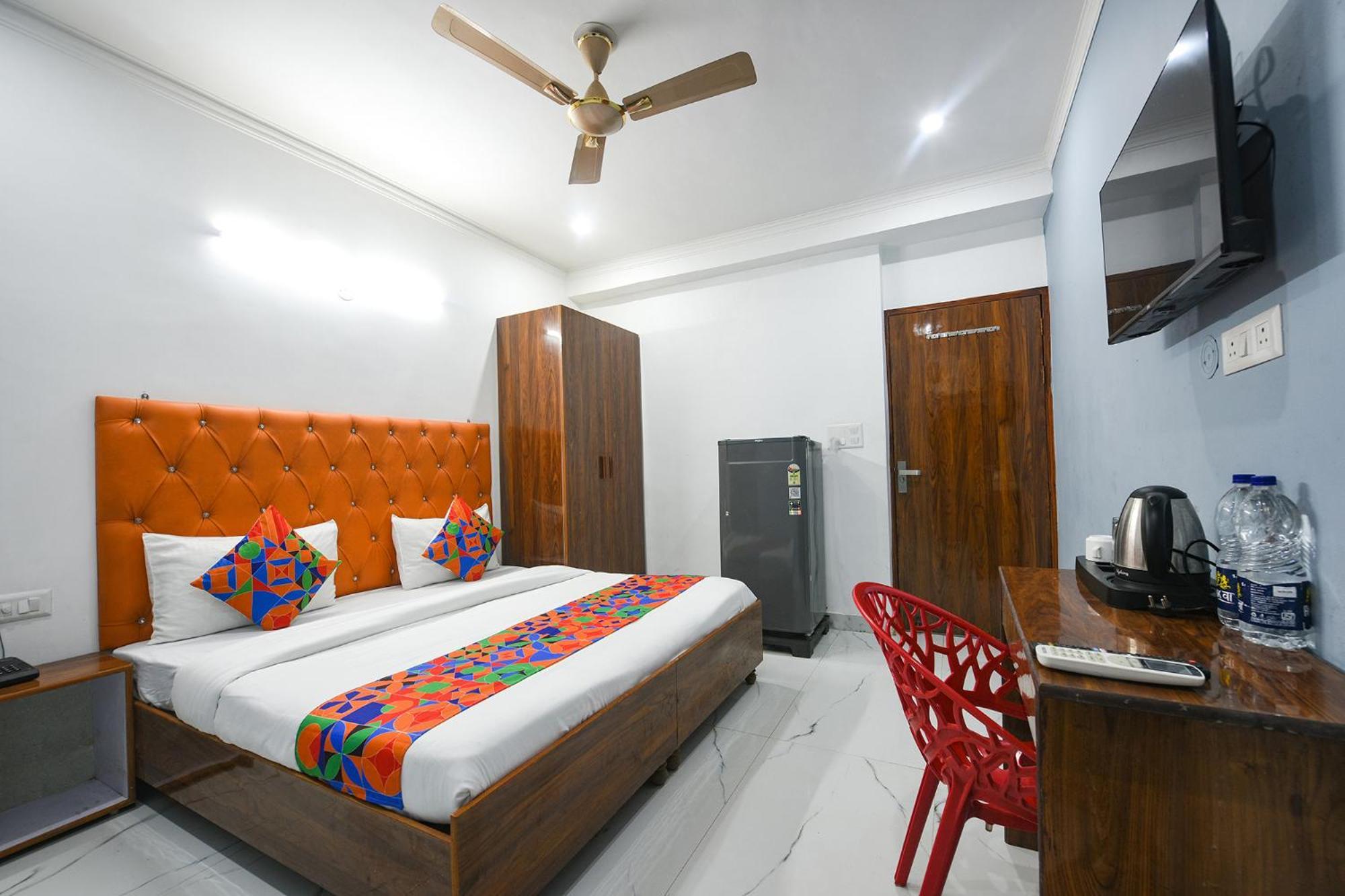 Fabhotel Wonderland *