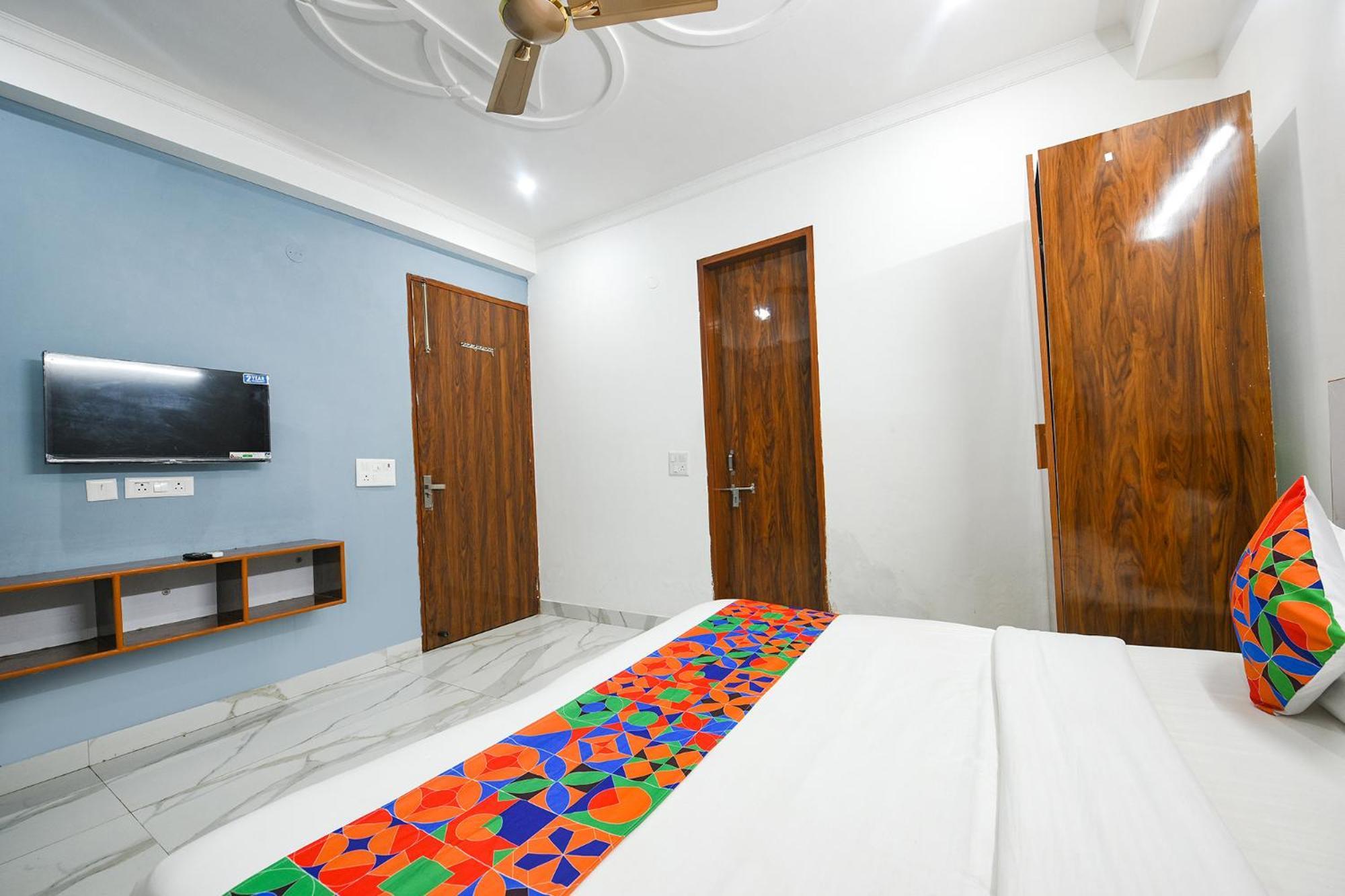 Fabhotel Wonderland *