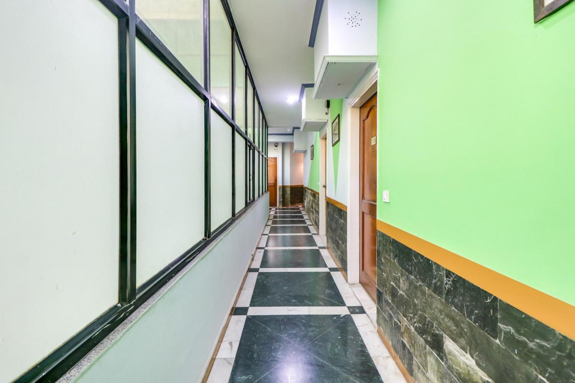 Hotel Super Collection O Queen Residency