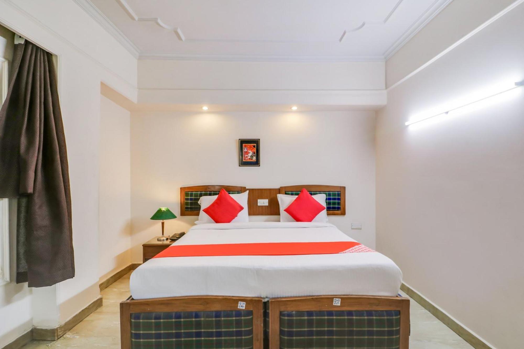 Hotel Super Collection O Queen Residency Gurgaon