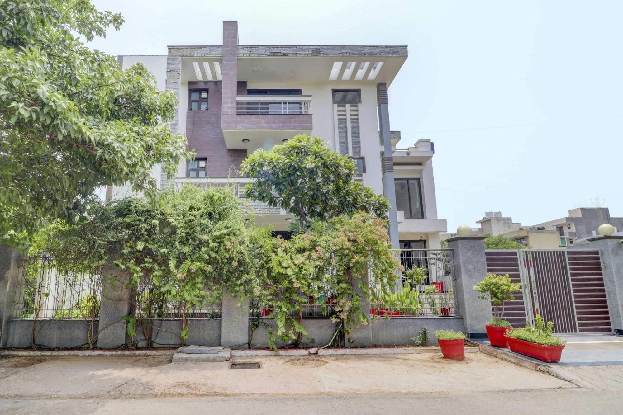 Hotel Collection O Marina Gurgaon
