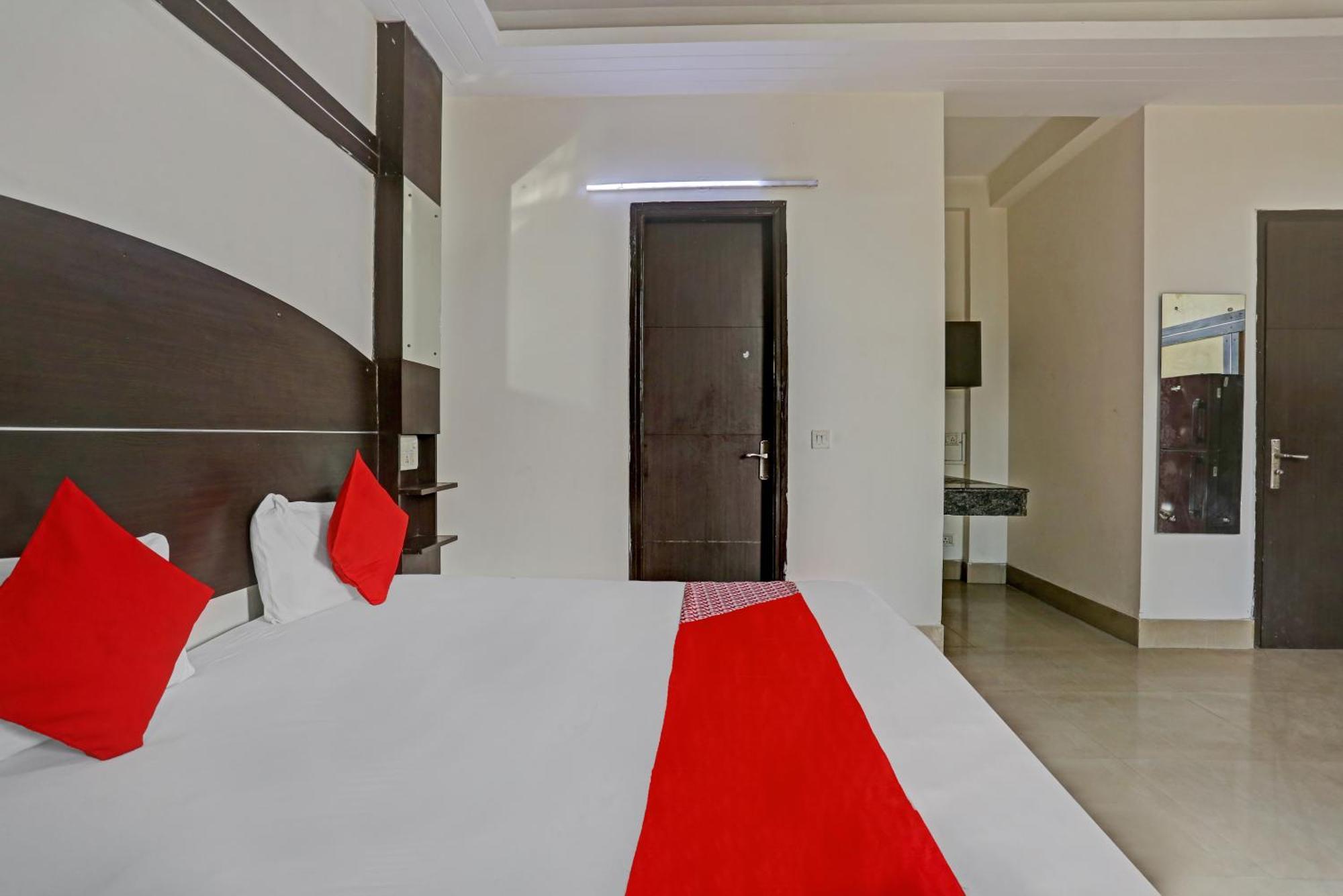 Hotel O Moonlight Gurgaon