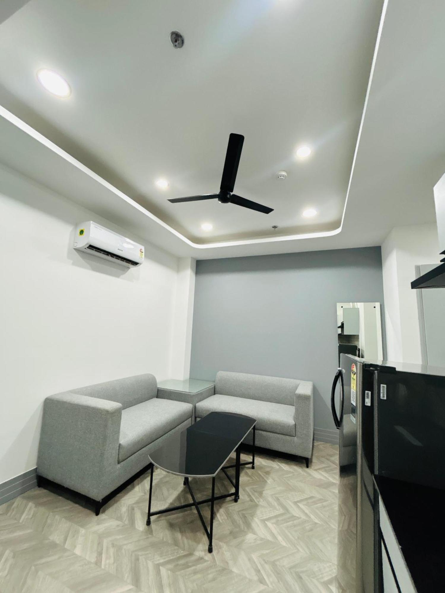 Bedchambers Serviced Apartment, Golf Course, Hotel