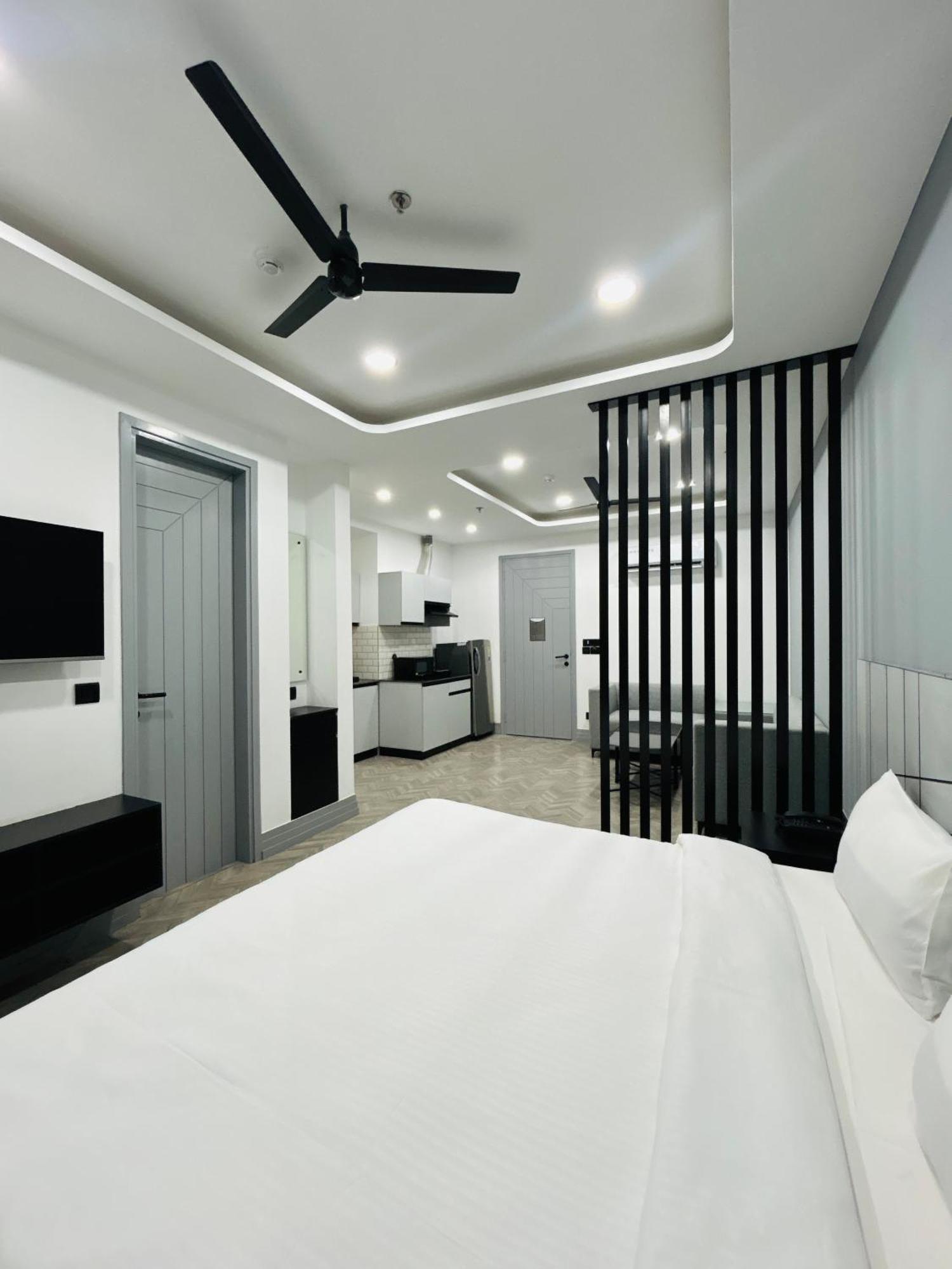 Bedchambers Serviced Apartment, Golf Course, Hotel Gurgaon