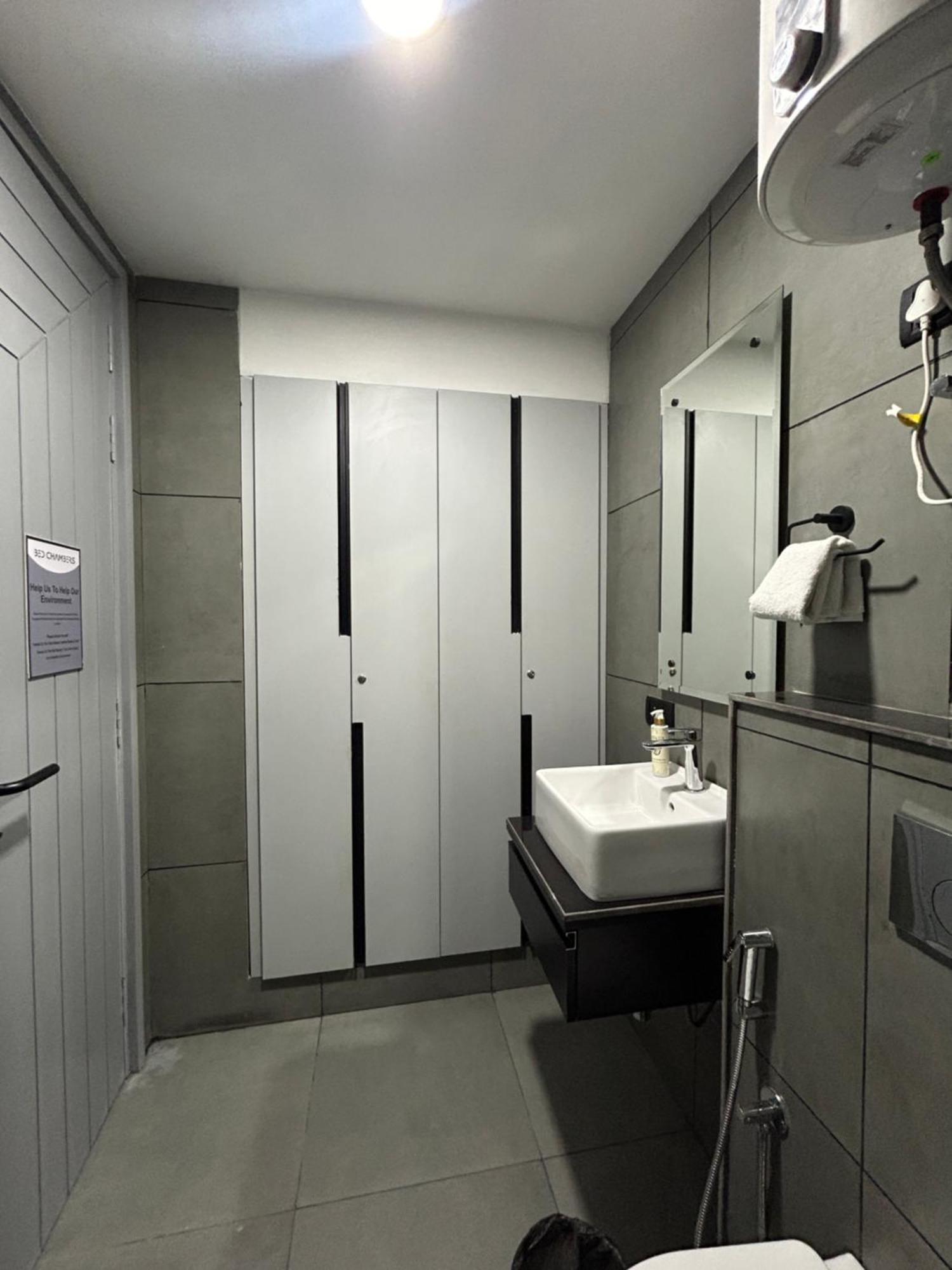 Bedchambers Luxury Near Golf Course Road