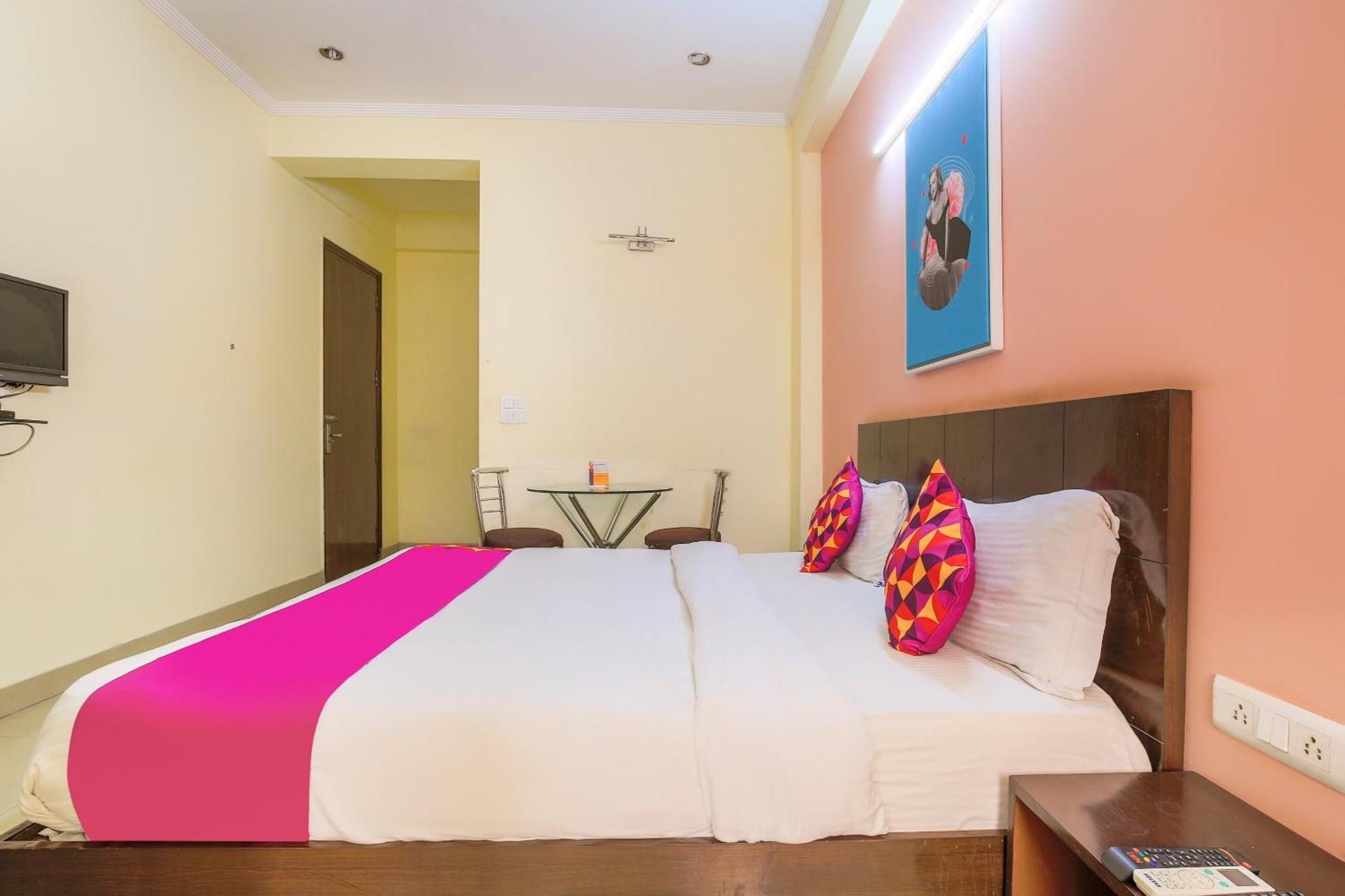 Hotel Collection O Royal Suits