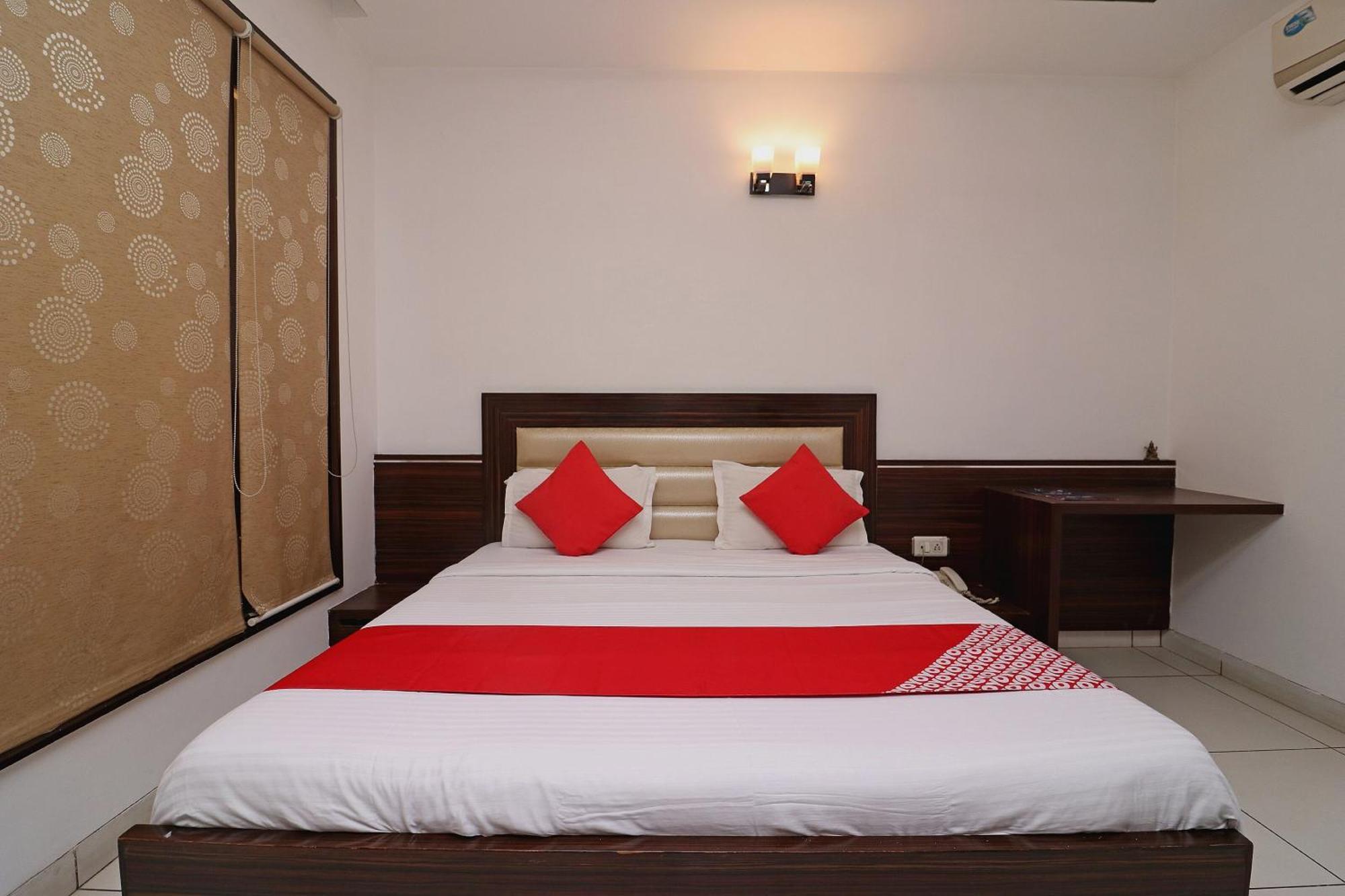 Hotel Wonderland Near Aravali Biodiversity Park 3*