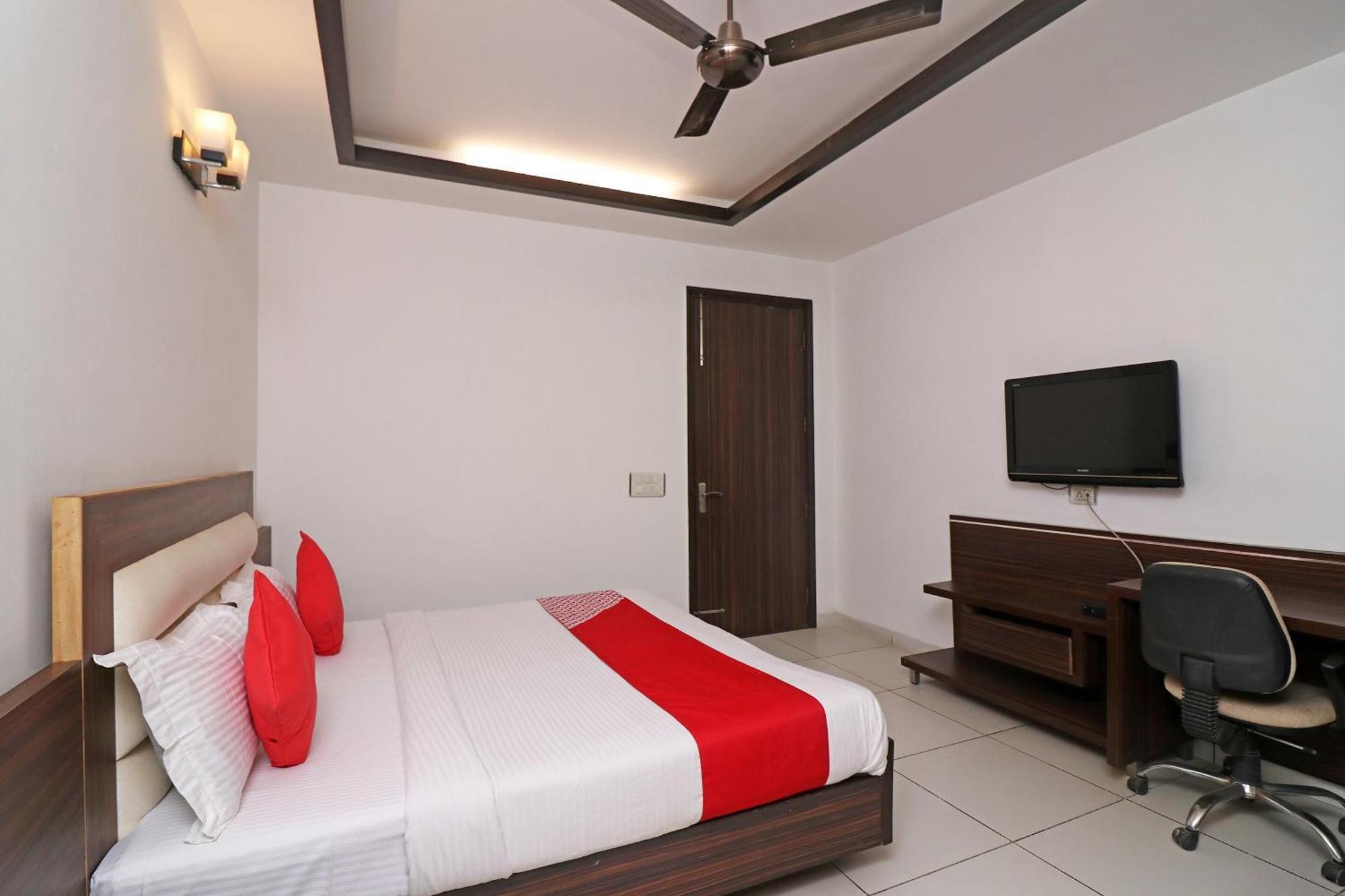 Hotel Wonderland Near Aravali Biodiversity Park 3*