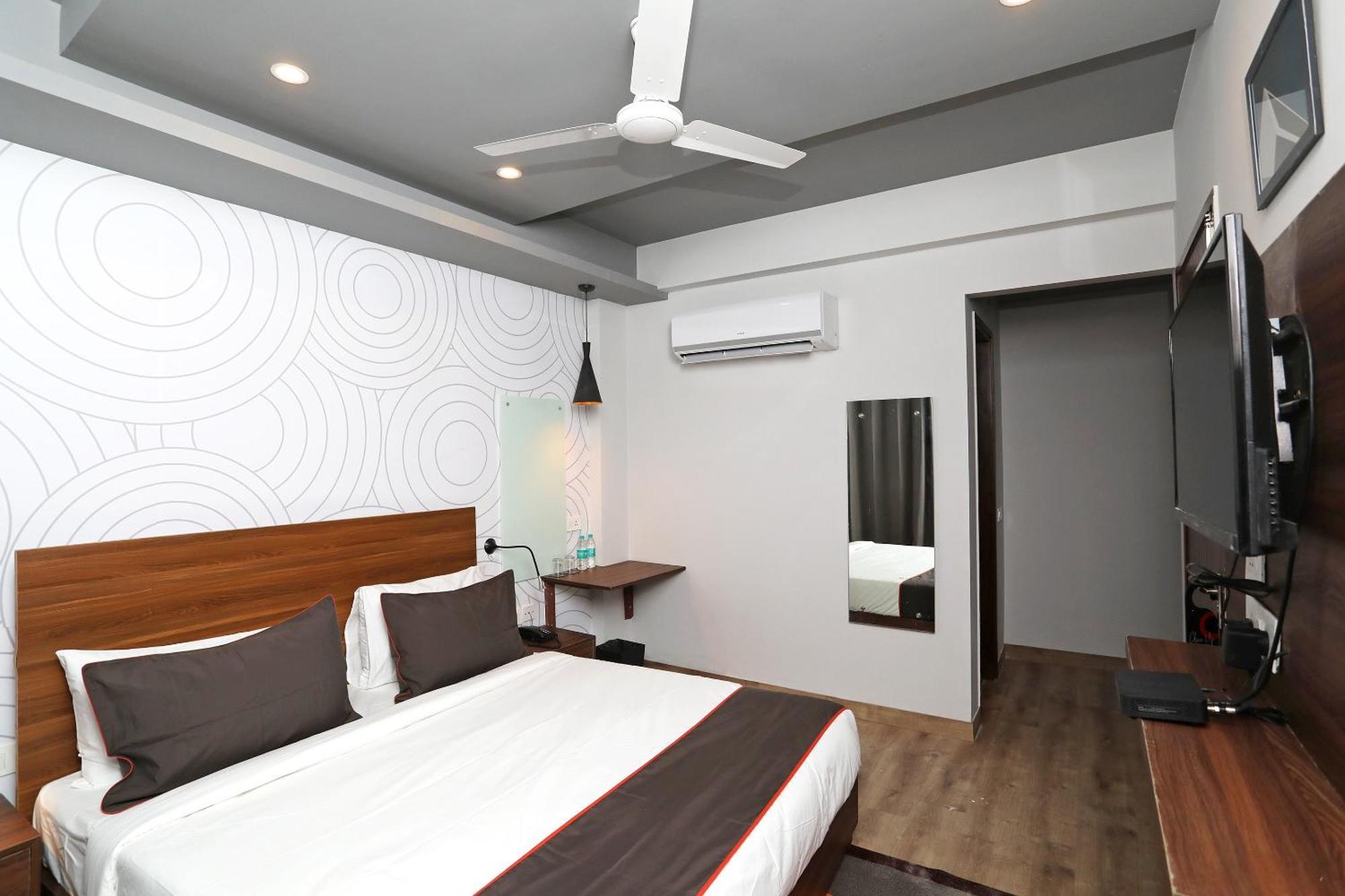 Collection O Moonlight Hotel Gurgaon