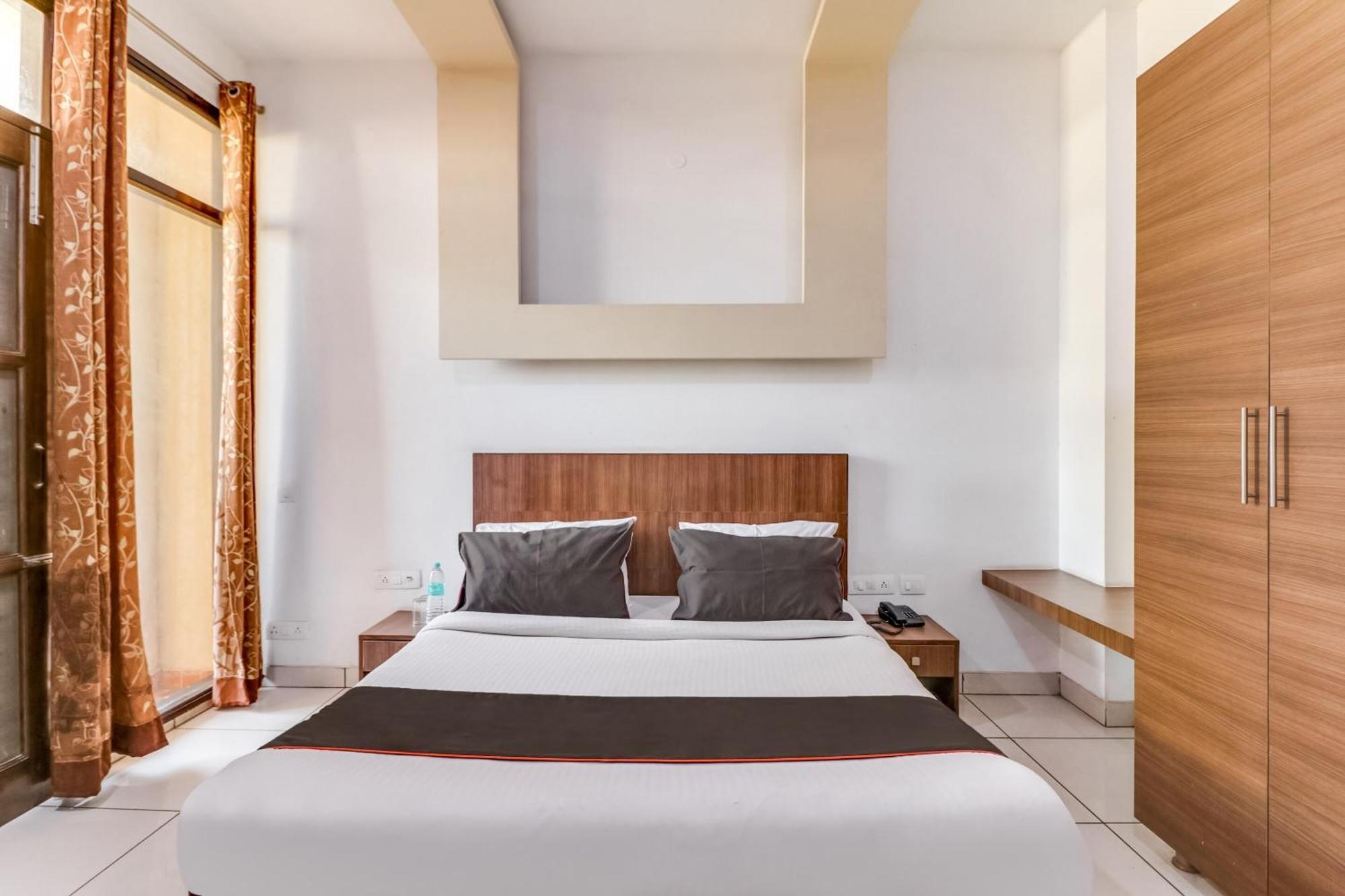 Collection O Plaza Near Inox Dreamz Hotel Gurgaon