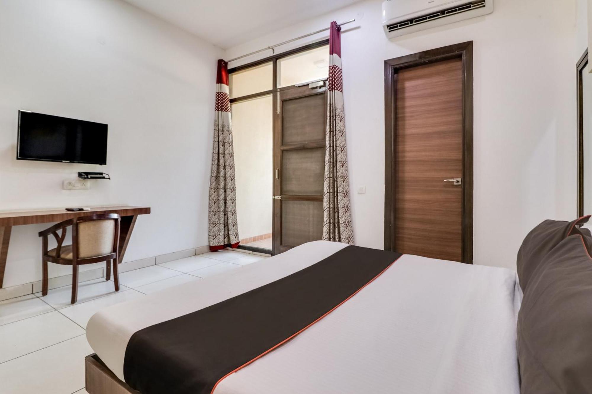 Collection O Plaza Near Inox Dreamz Gurgaon