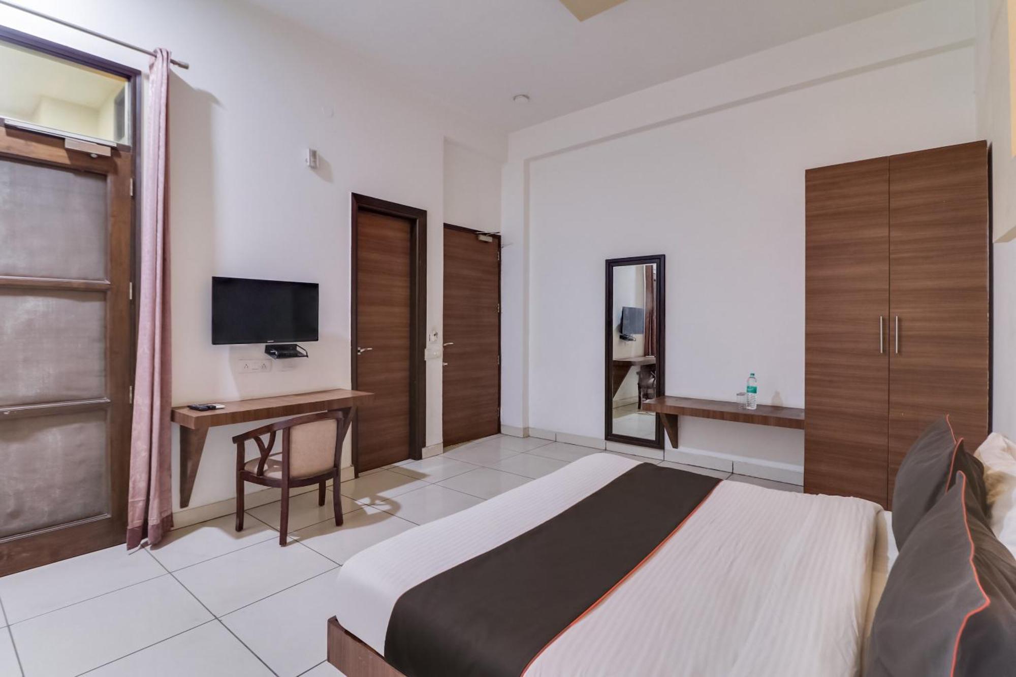 Hotel Collection O Plaza Near Inox Dreamz Gurgaon