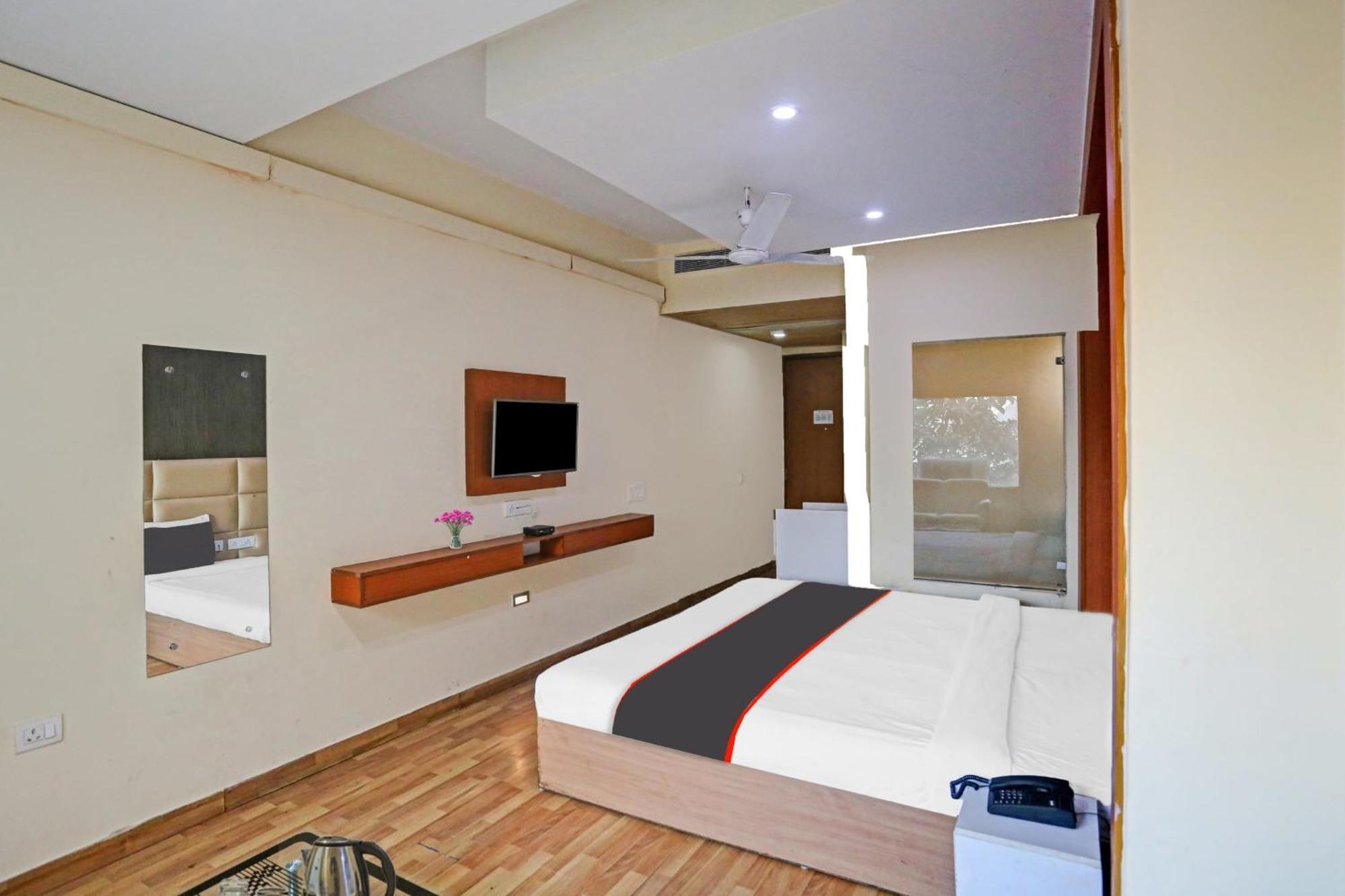 Hotel Collection O Aquarium Gurgaon