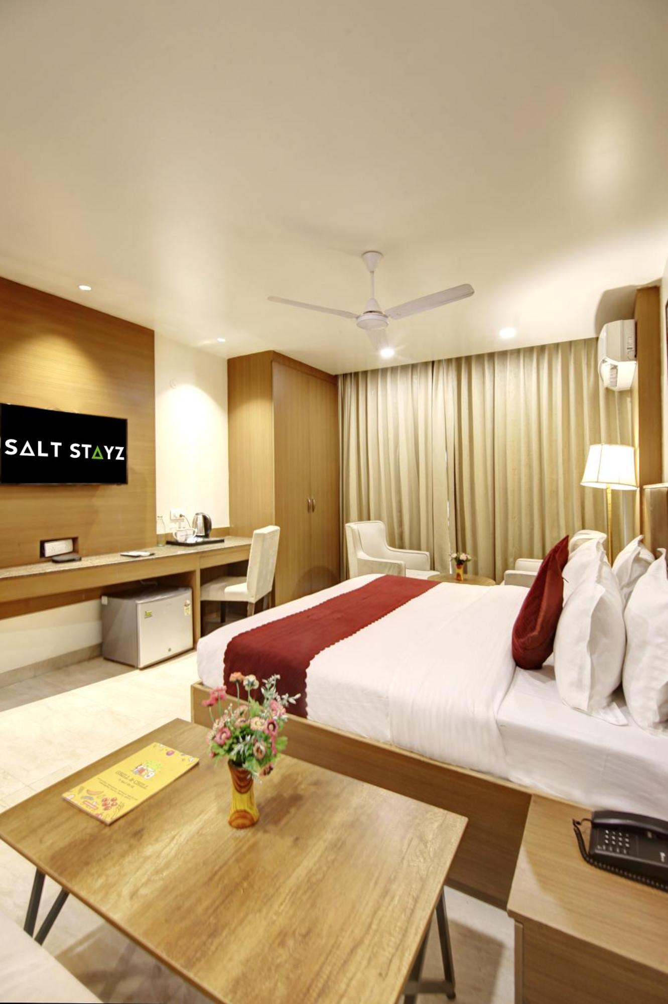 Saltstayz Select - Unitech Cyber Park 4*