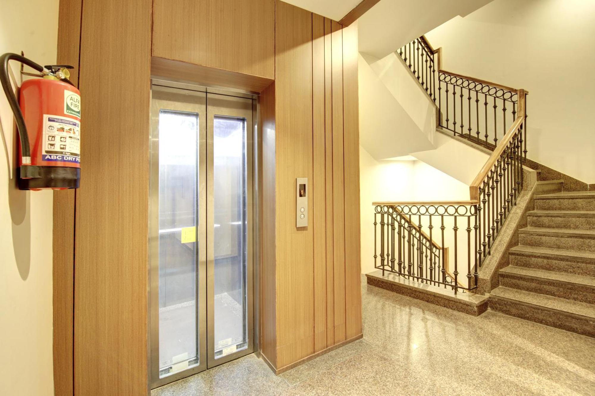 Saltstayz Select - Unitech Cyber Park 4*