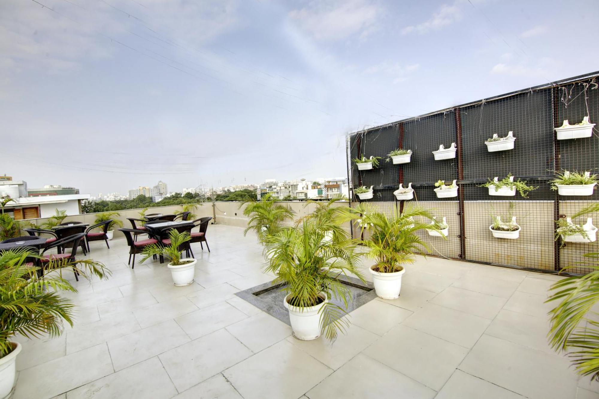 Saltstayz Select - Unitech Cyber Park Hotel