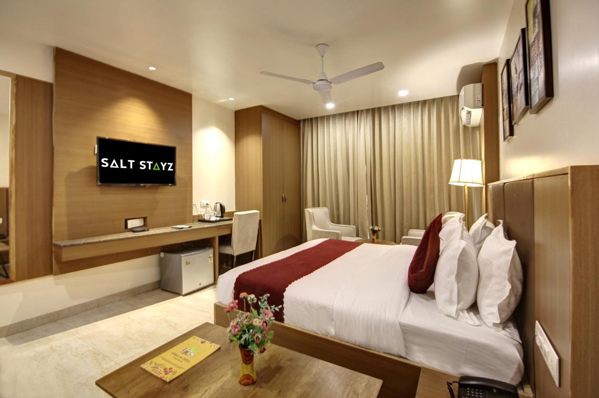 Saltstayz Select - Unitech Cyber Park Hotel 4*