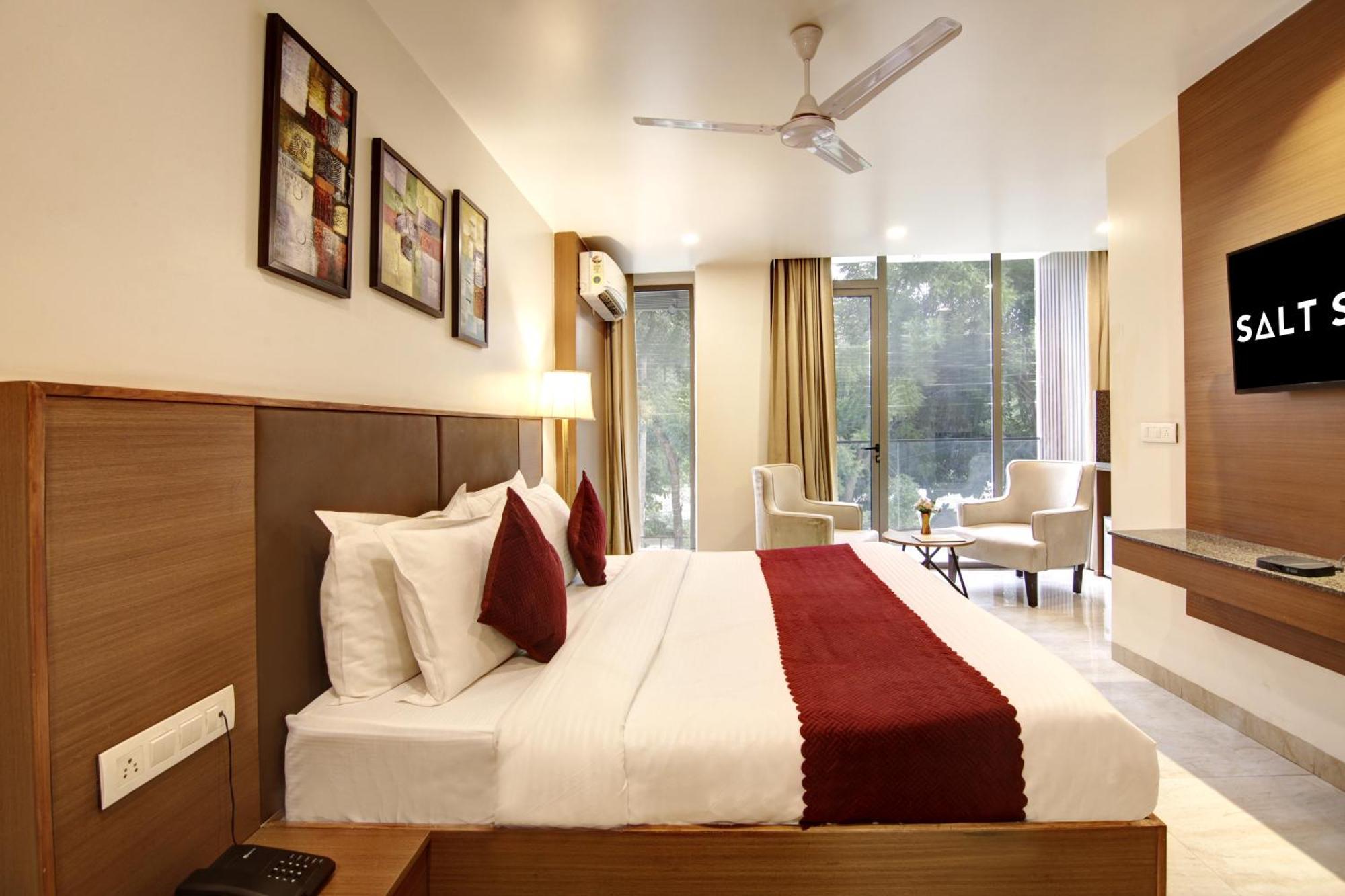 Saltstayz Select - Unitech Cyber Park 4*