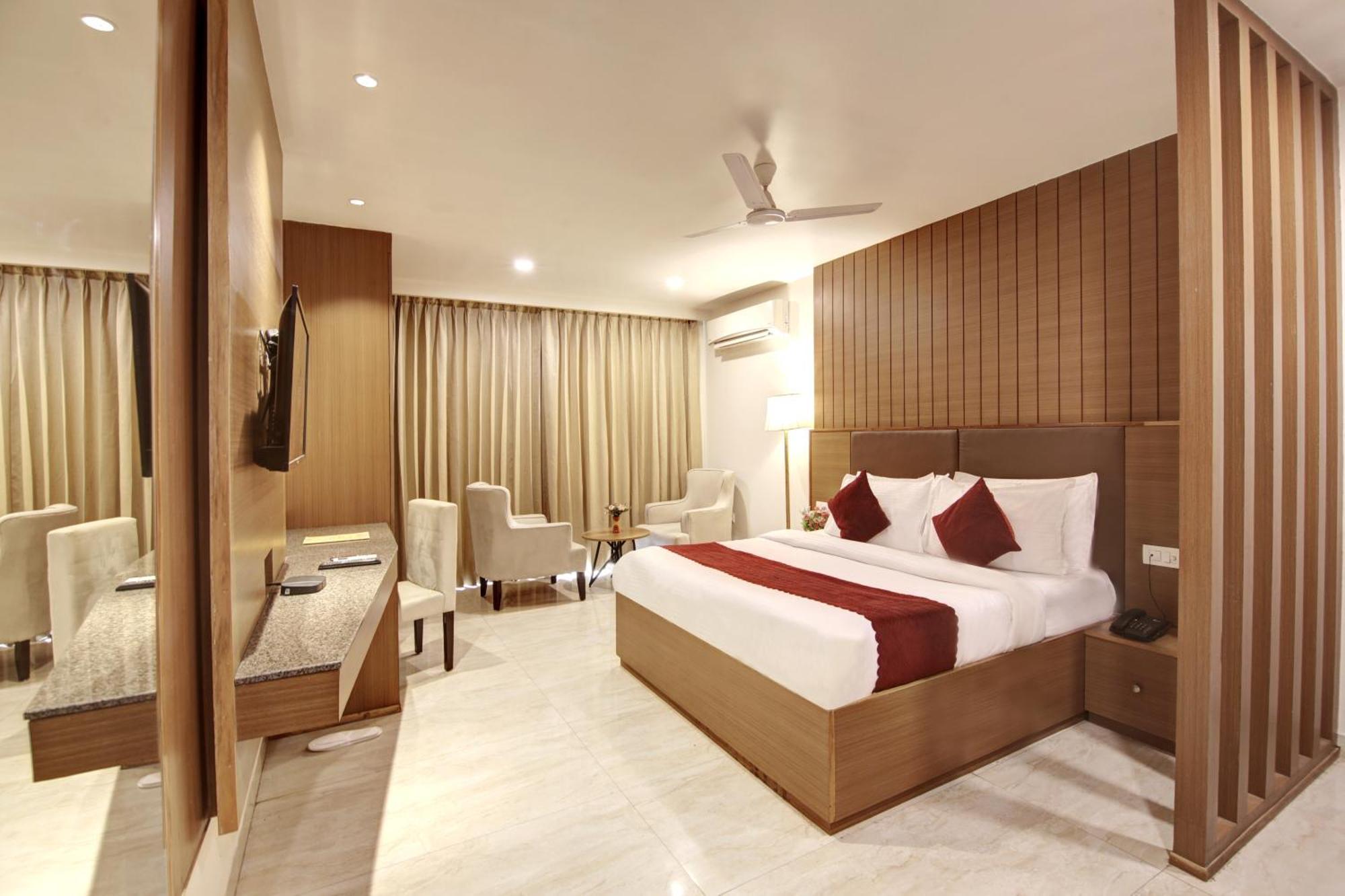 Saltstayz Select - Unitech Cyber Park Hotel 4*