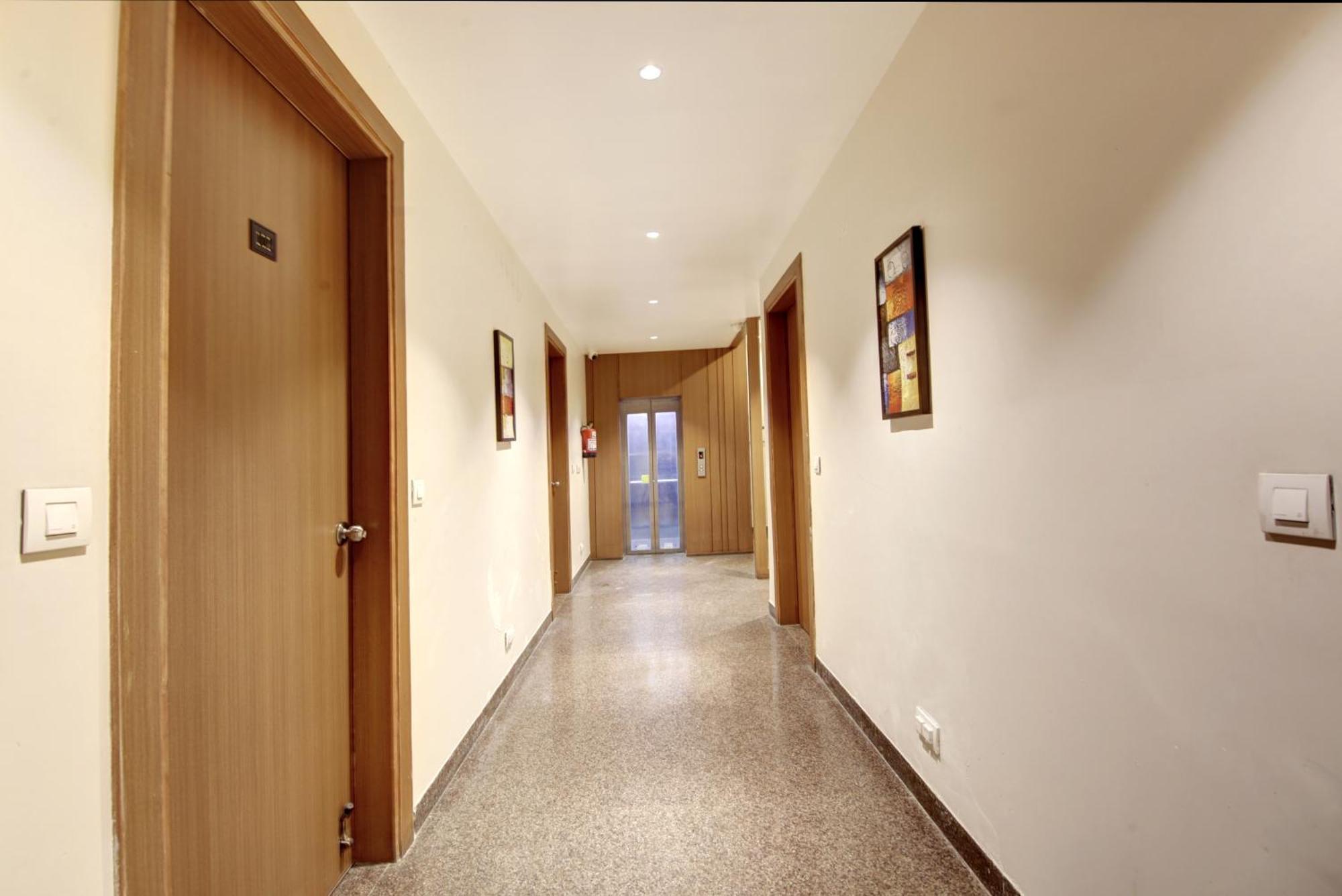 Saltstayz Select - Unitech Cyber Park 4*
